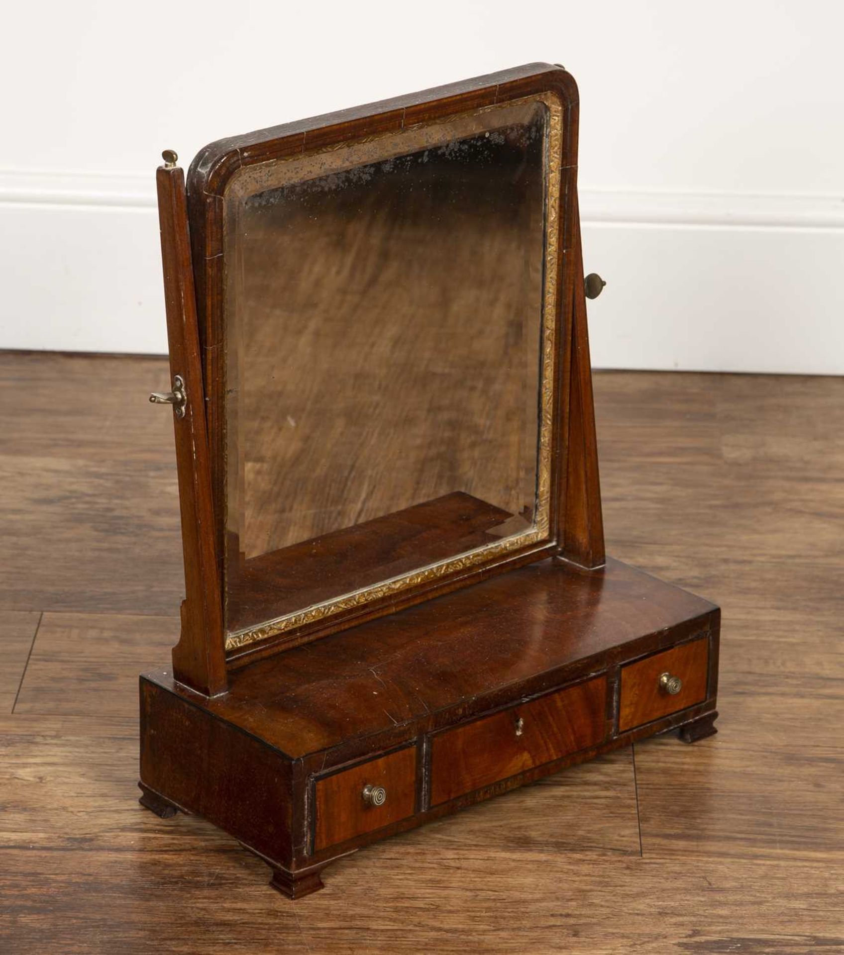 Mahogany dressing table or toilet mirror George III, with bevelled edge mirror plate, the base - Image 3 of 4