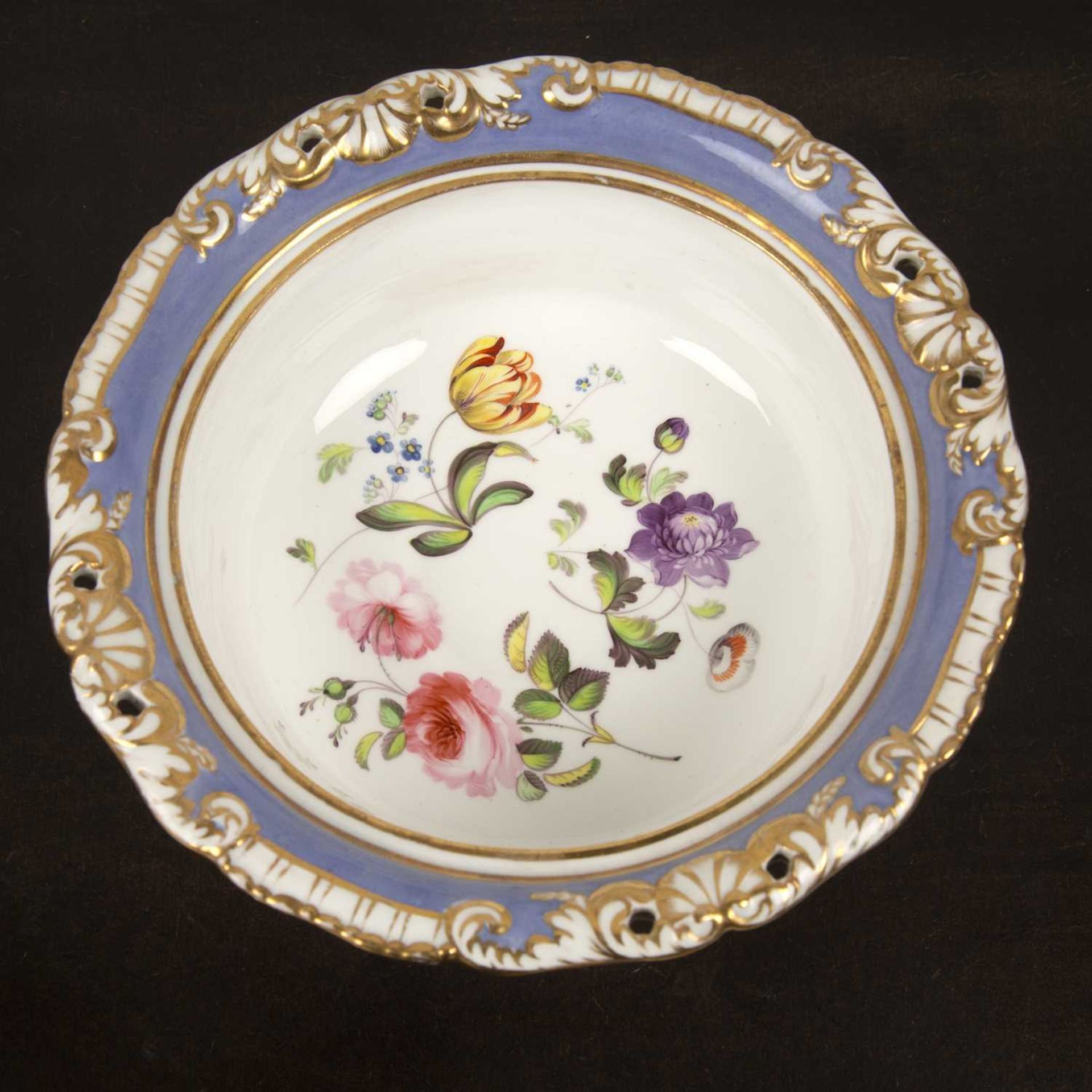 H and R Daniel part porcelain service circa 1830/1840, painted with flower sprays, within pale - Bild 3 aus 4