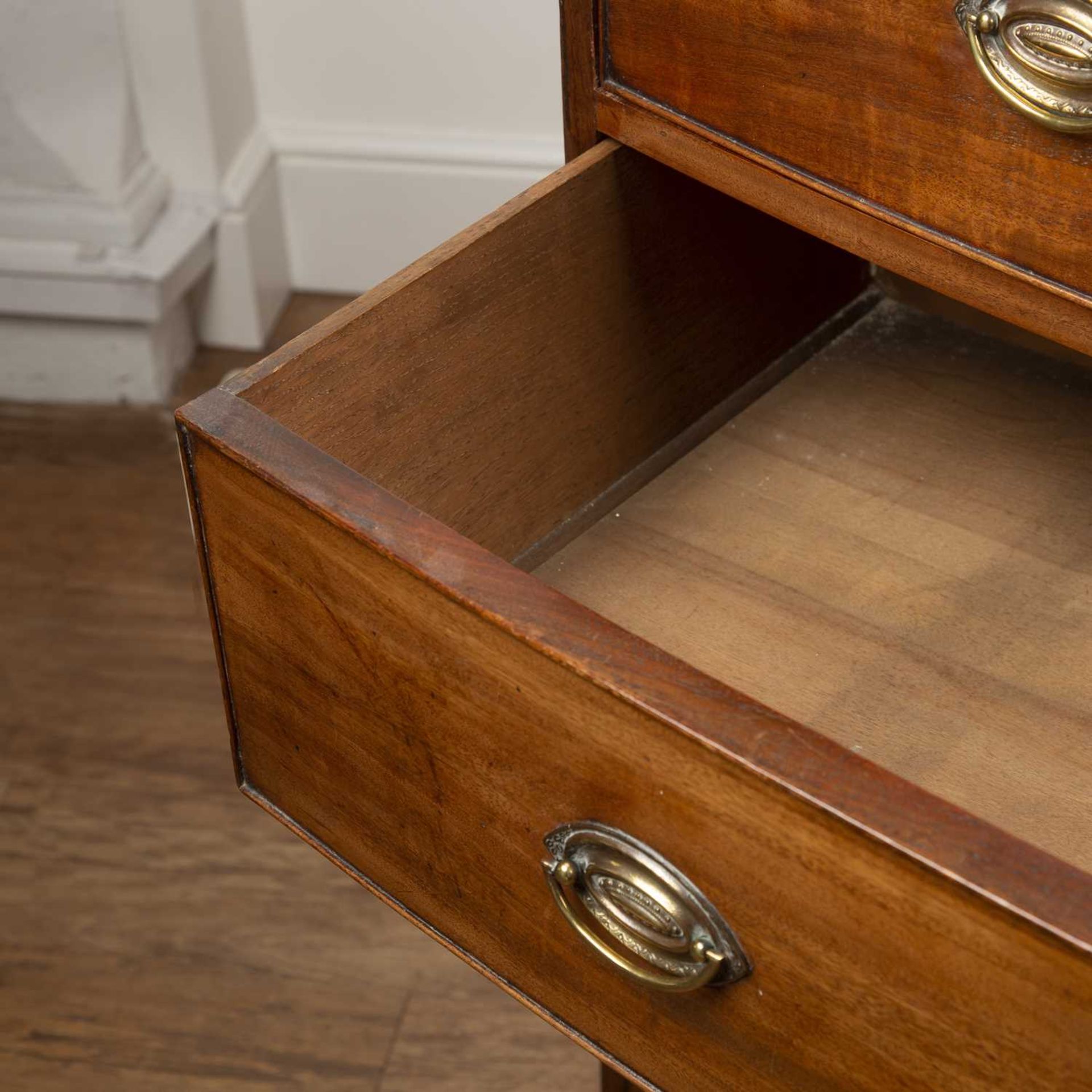 Mahogany crossbanded chest of bow fronted drawers Late 18th Century/early 19th Century, two over - Image 4 of 5