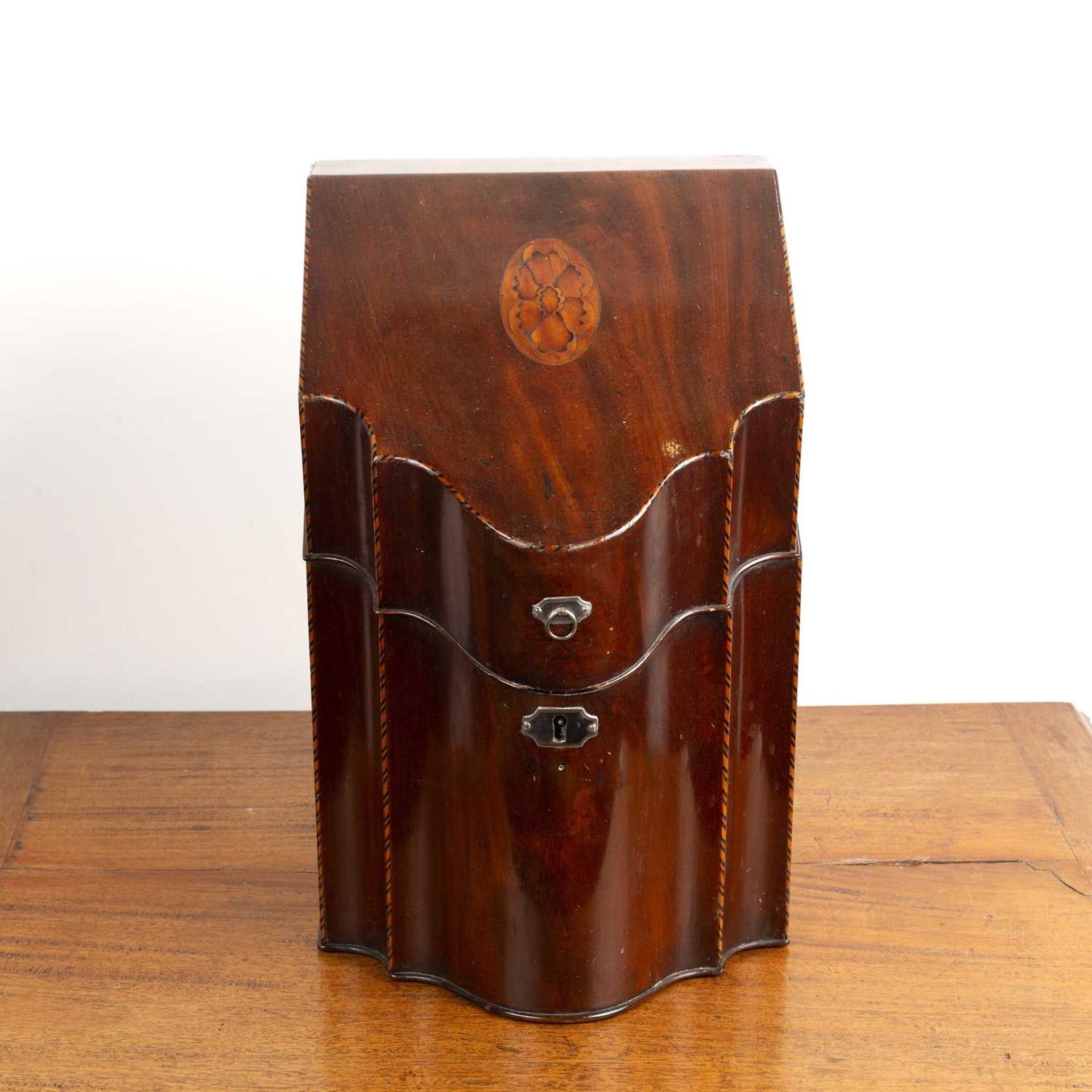 Mahogany marquetry inlaid knife or stationery box George III, with shaped front and crossbanded - Image 2 of 4