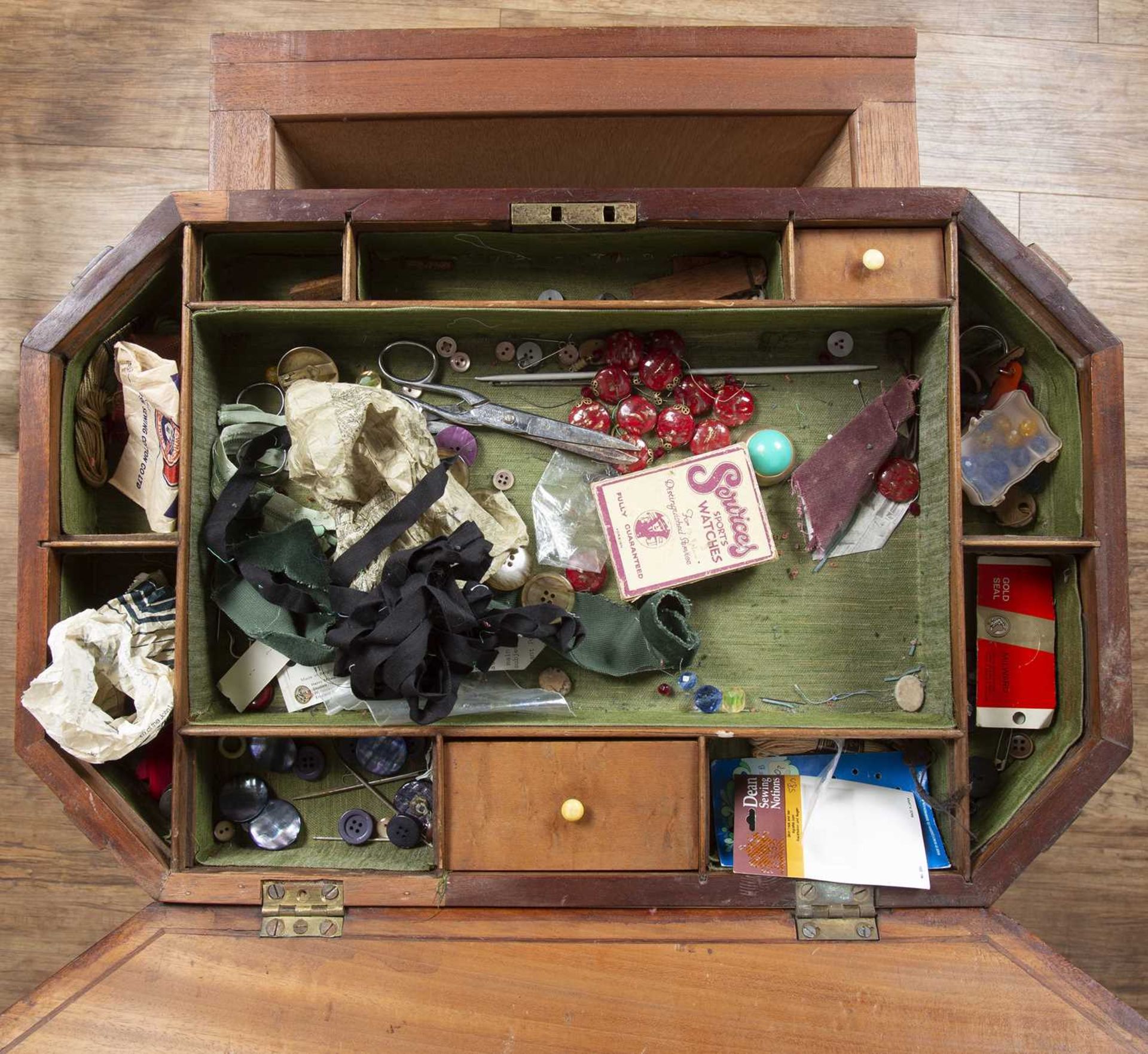 Mahogany sewing table 19th Century, a lift up lid revealing a fitted interior, above a pull-out - Image 6 of 7