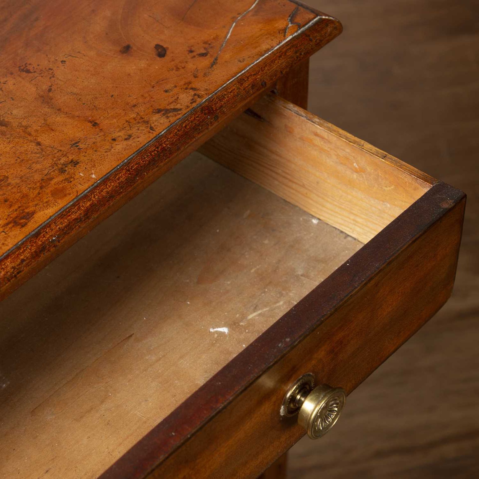 Mahogany side table 19th Century, with single long frieze drawer, with round brass handles, 80cm - Bild 6 aus 6