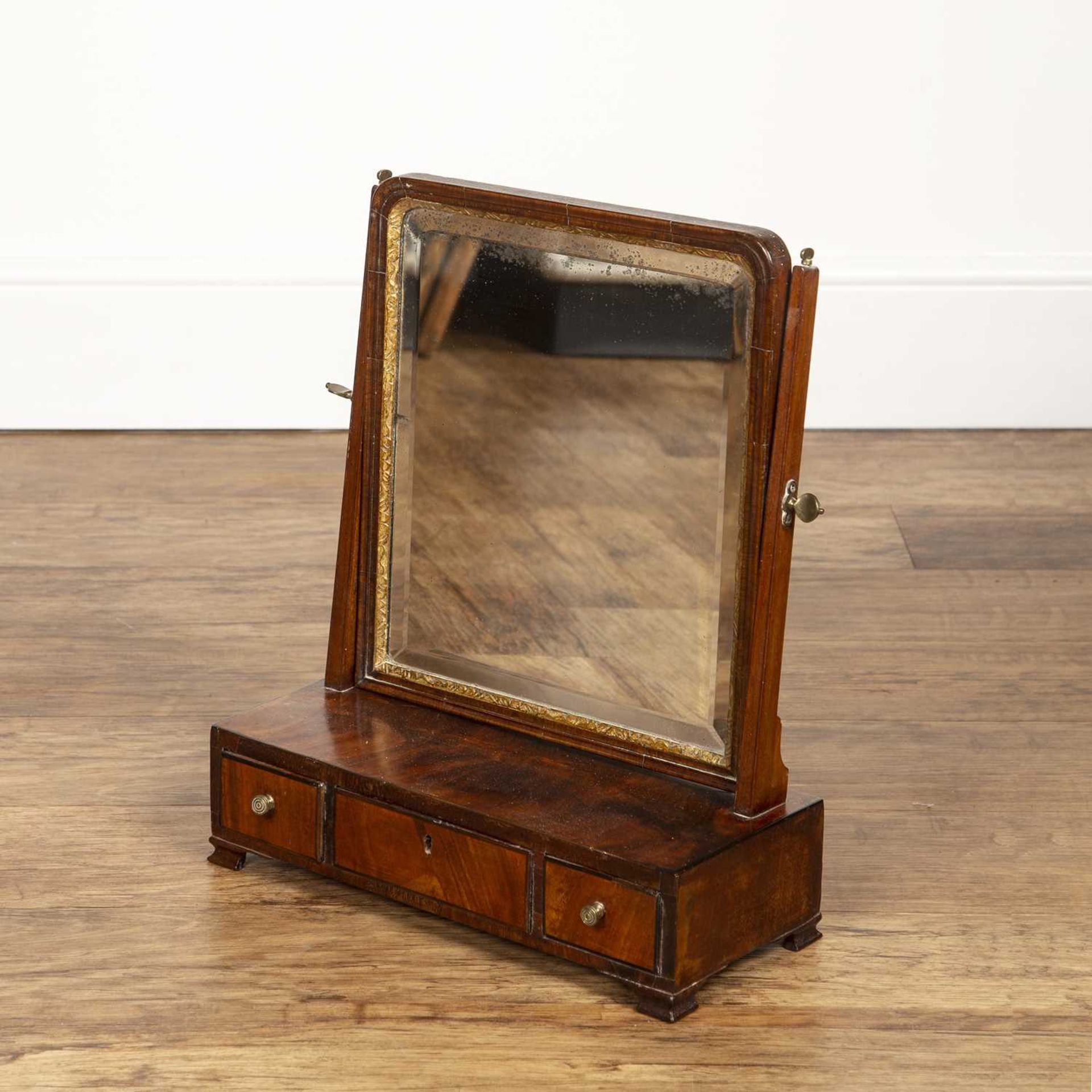 Mahogany dressing table or toilet mirror George III, with bevelled edge mirror plate, the base