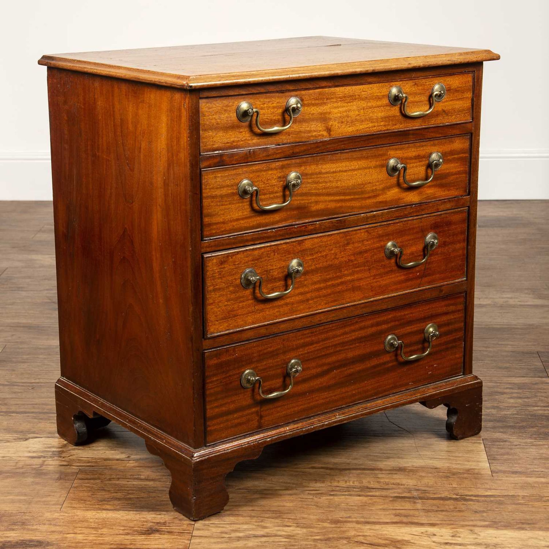Mahogany chest of drawers 19th Century, six graduated drawers with brass handles, standing on - Image 2 of 6