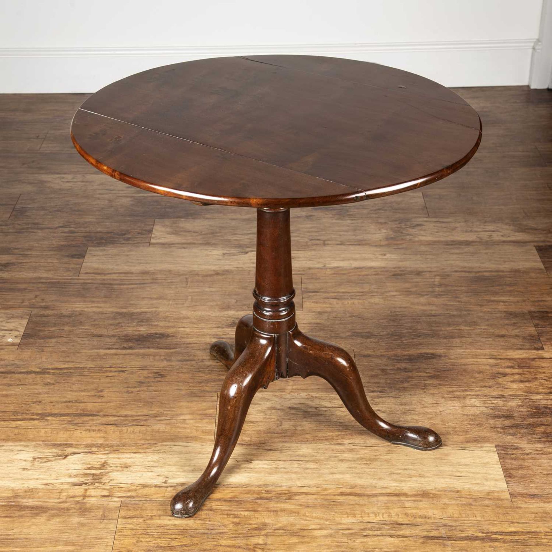 Yewood tilt top tripod table late 18th/early 19th Century, with circular top, 70.5cm wide x 69cm - Bild 5 aus 5