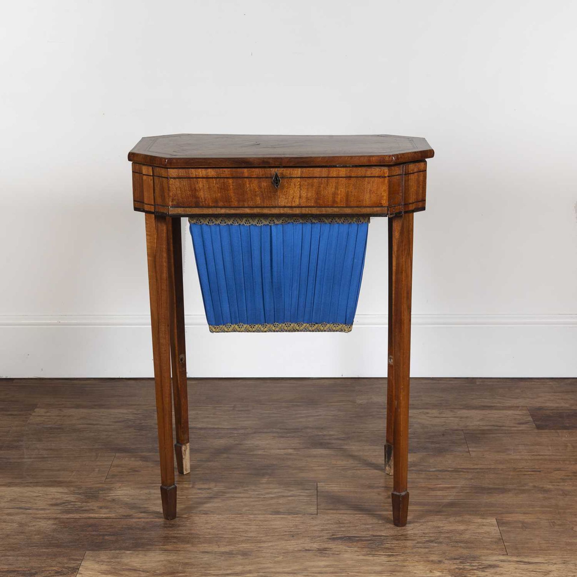 Mahogany sewing table 19th Century, a lift up lid revealing a fitted interior, above a pull-out