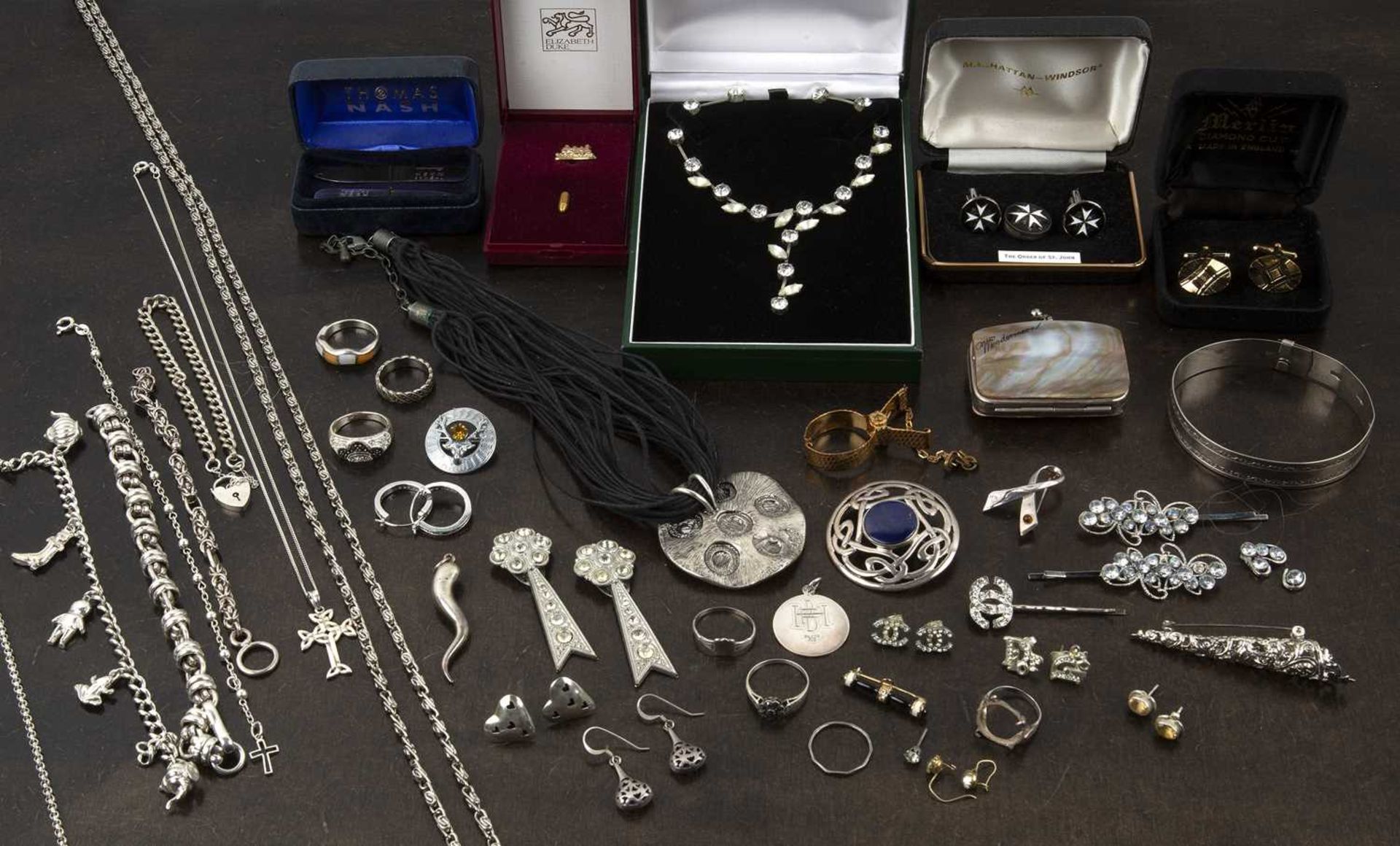 Large collection of costume jewellery comprising of: bracelets, necklaces, brooches, gold-plated