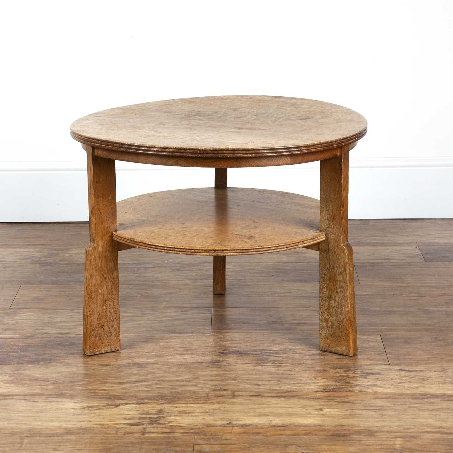 Gordon Russell (1892-1980) Oak, low round book or coffee table, with circular top and undertier