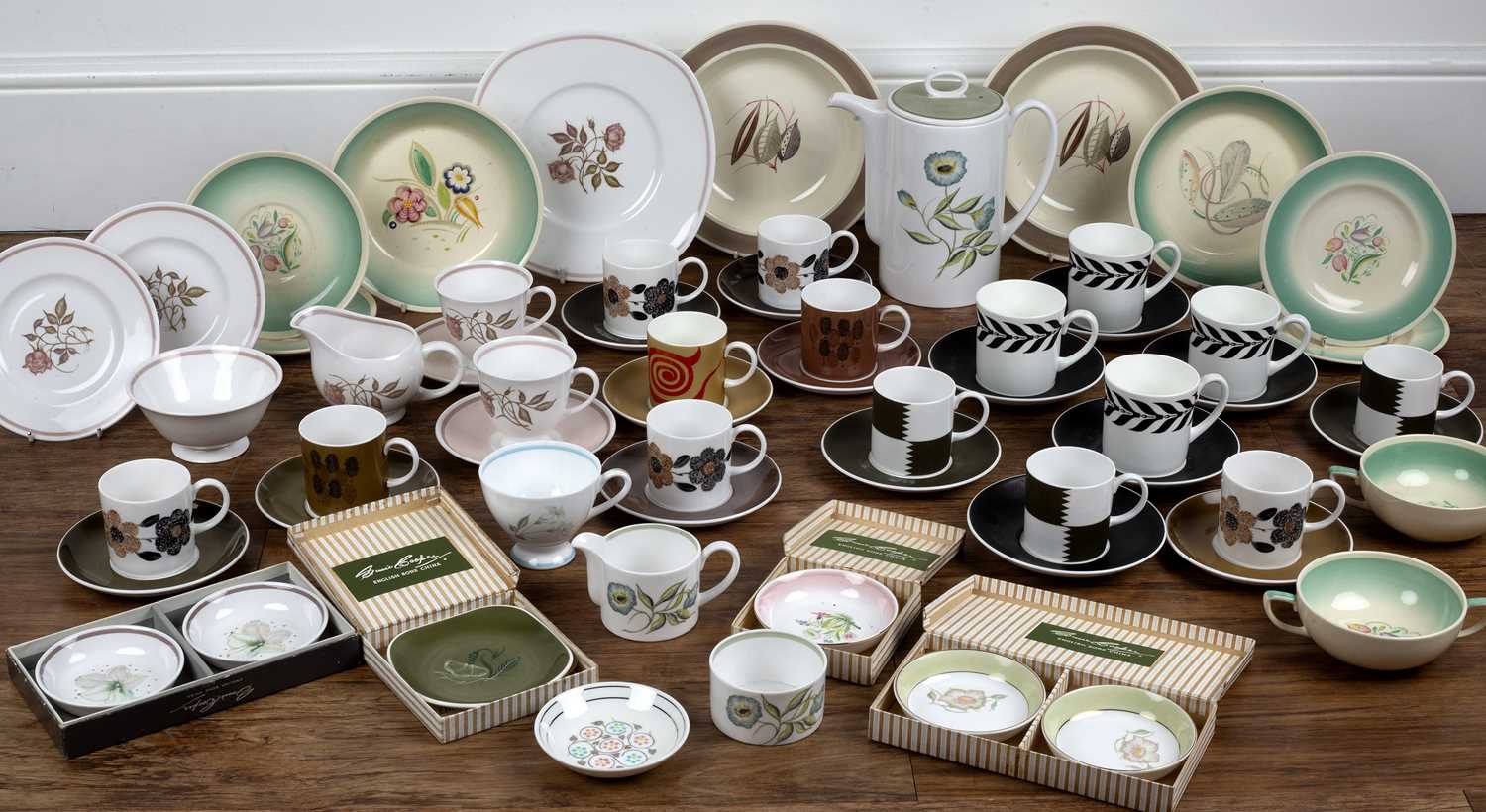 Susie Cooper (1902-1995) Collection of miscellaneous ceramics, including part tea sets, teacups, - Image 9 of 14