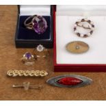 Collection of jewellery comprising of: a 9ct gold amethyst and pearl brooch, 2.2cm across, 5g approx