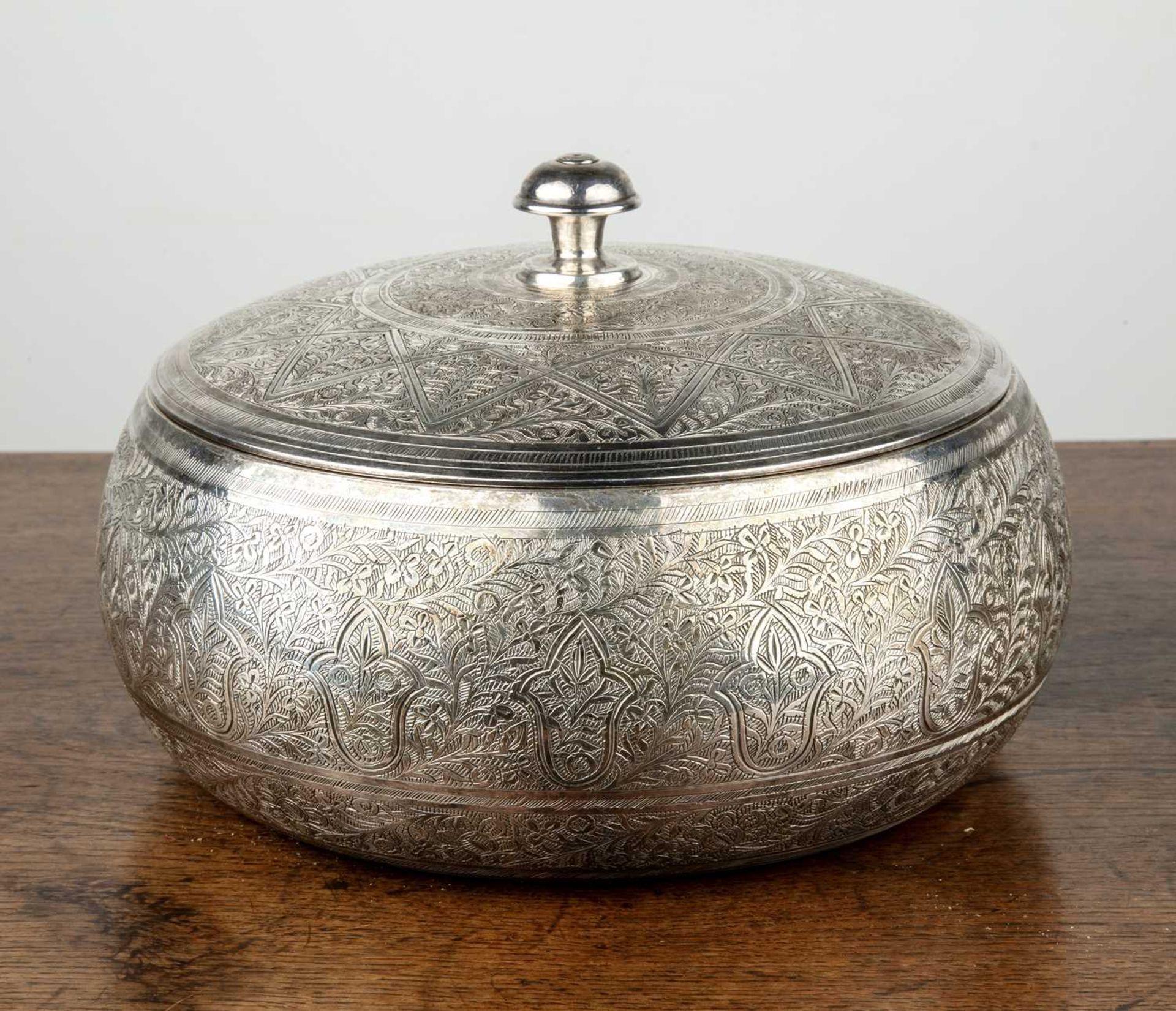 Silver plated chased bowl and cover Indian with all-over diamond and arabesque designs, 22cm - Image 2 of 5