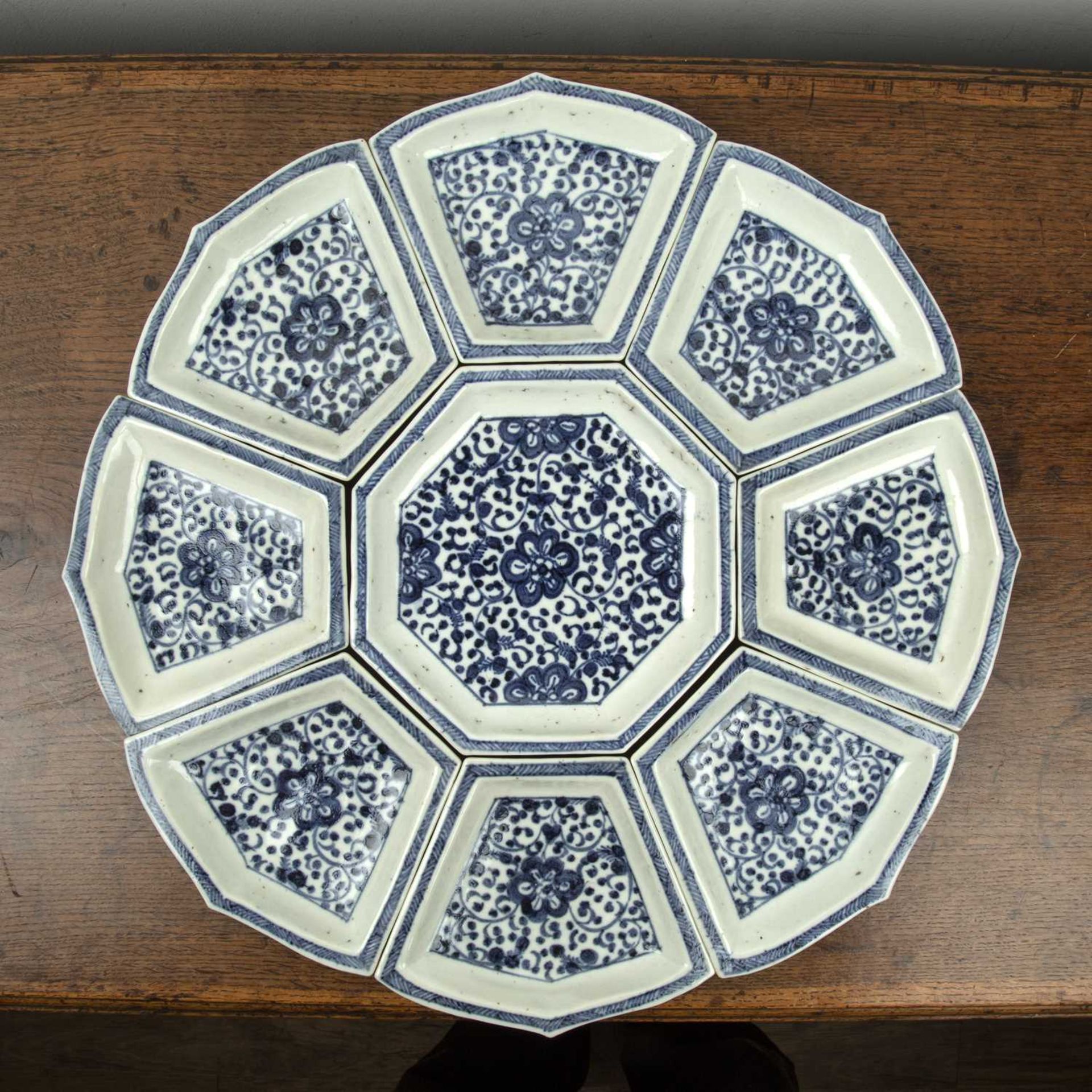 Blue and white hors d'oeuvres dish Chinese, 19th Century with a central octagonal dish and eight