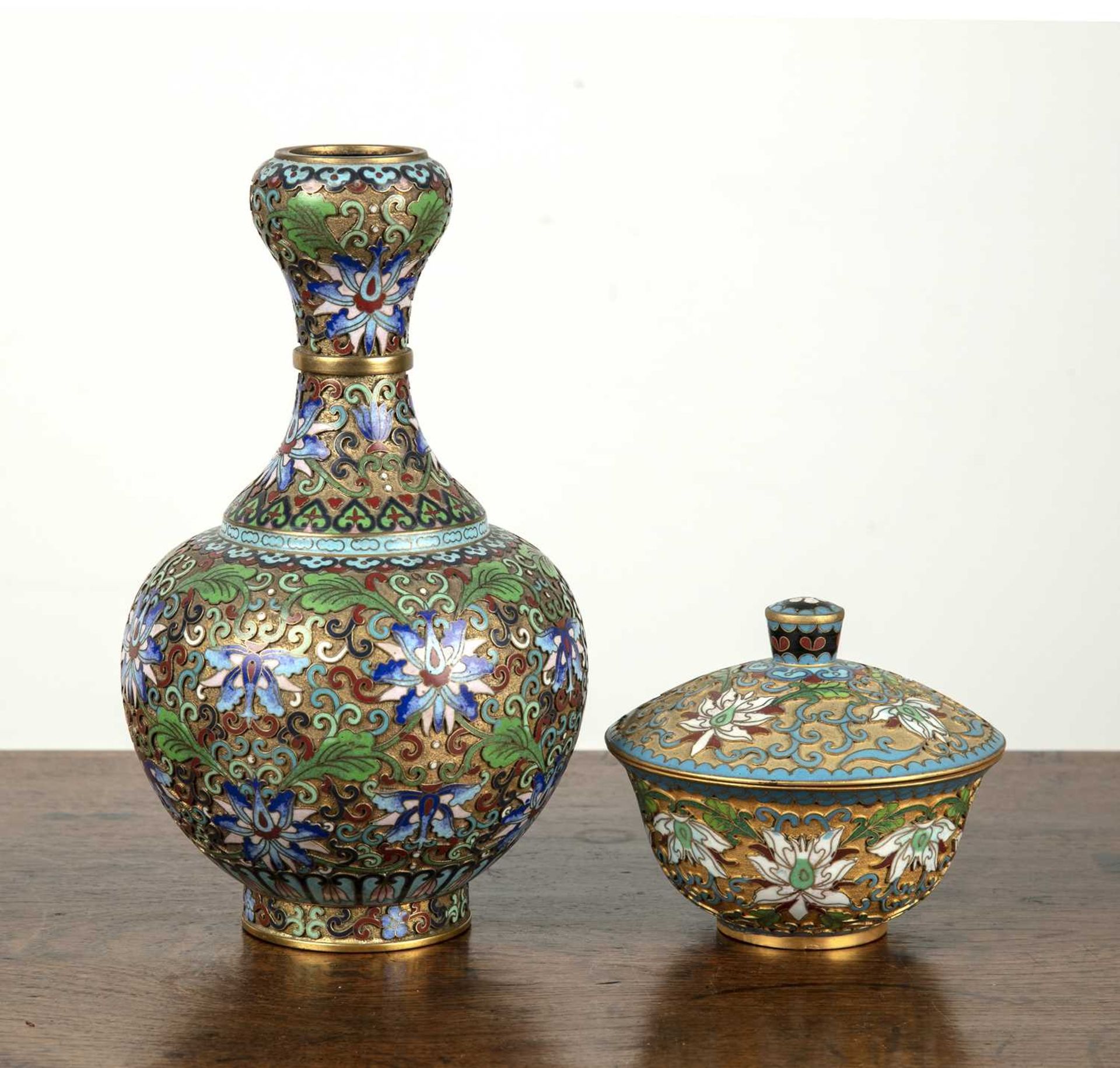 Cloisonne garlic neck vase Chinese, 19th/early 20th Century 21cm high and a cloisonne bowl and cover
