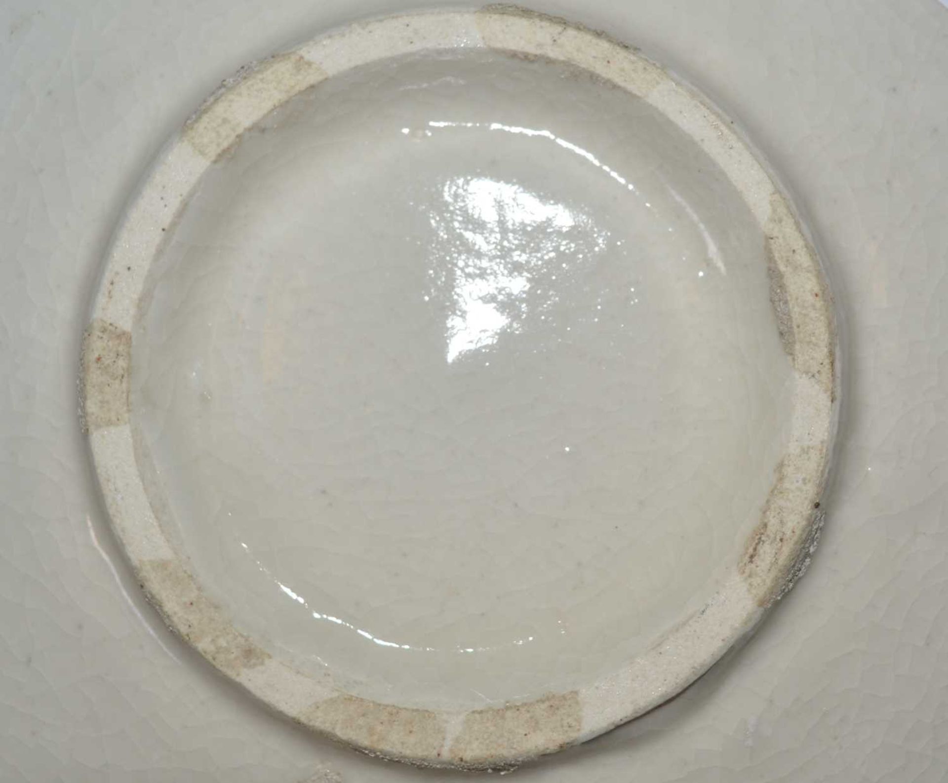 White glaze dish Korean, 16th Century finished with a raised rim, 19cm diameterCrazing to the glaze, - Image 4 of 6