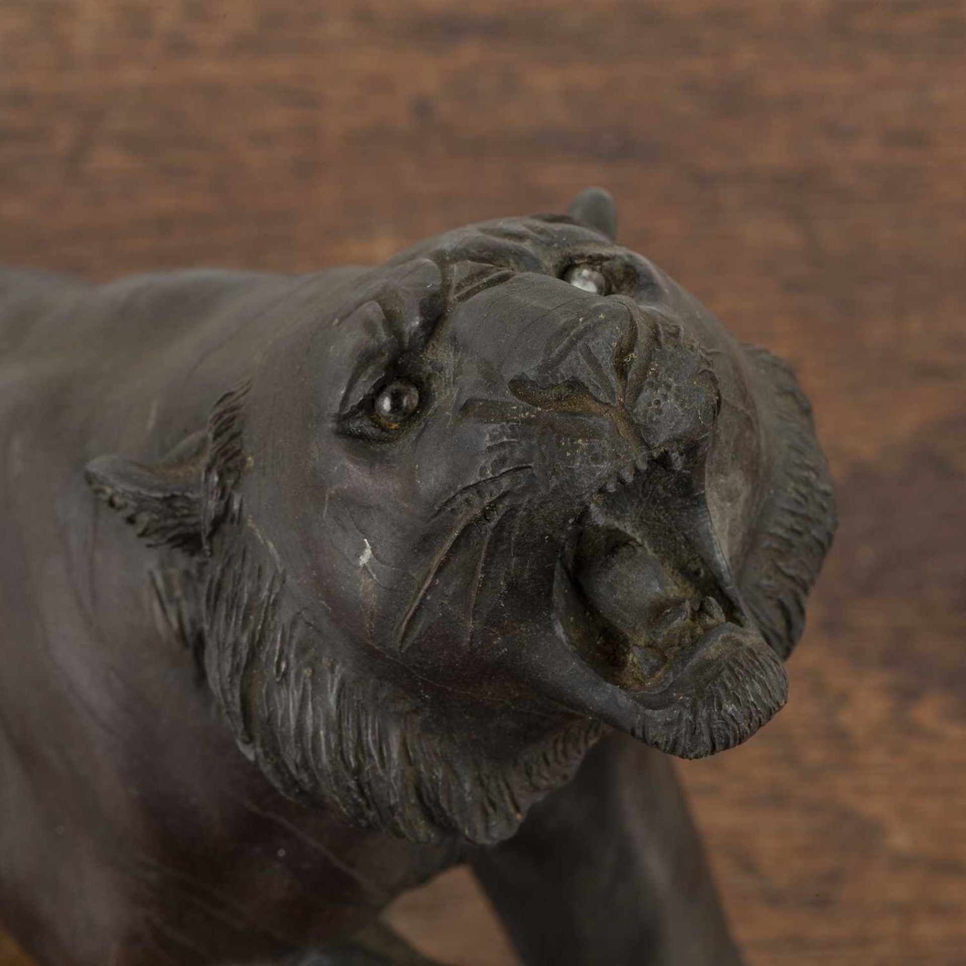 Bronze model of a snarling tiger Japanese, Meiji period the animal with its head raised, signed, - Image 3 of 5