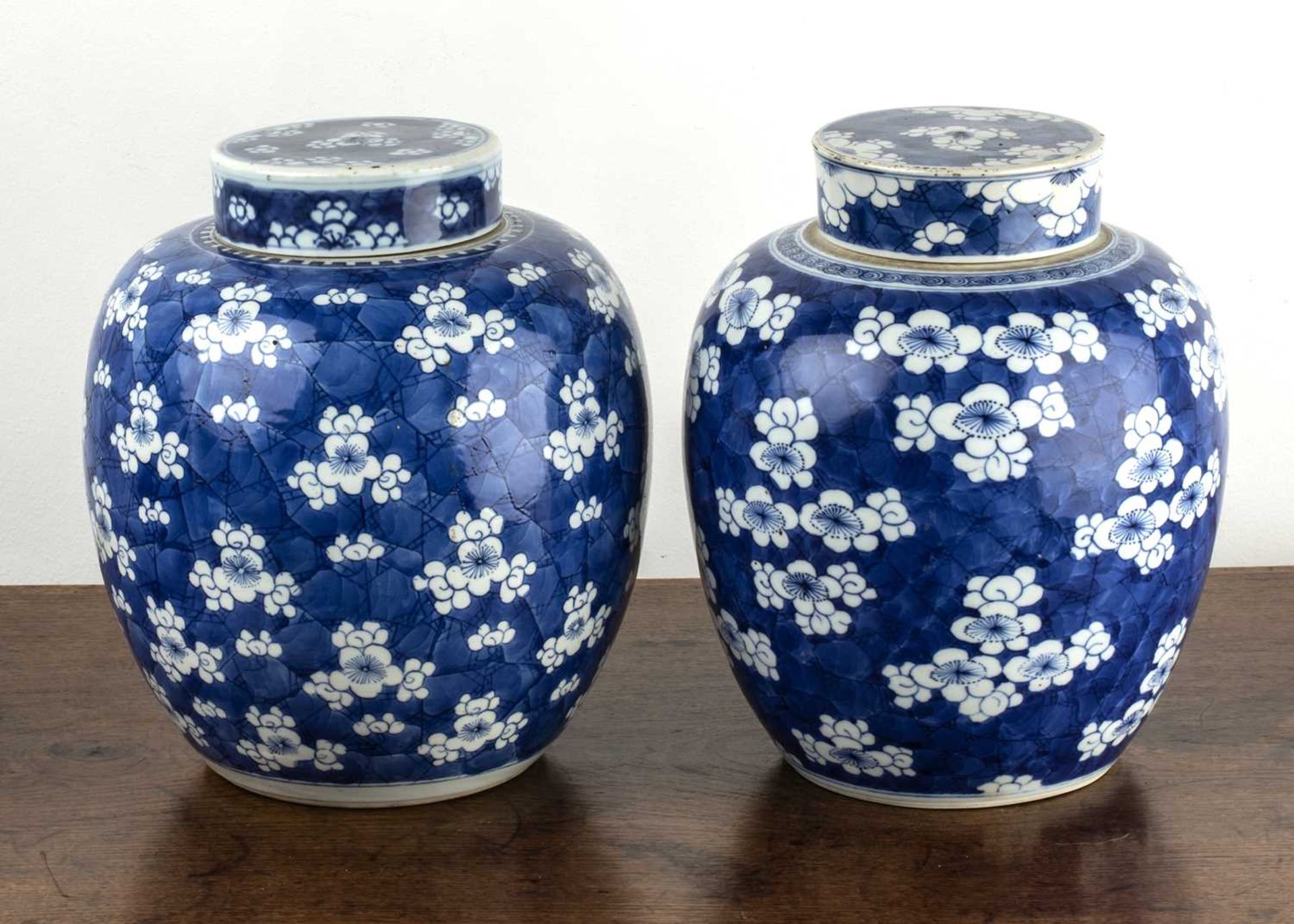 Two similar blue and white ginger jars and covers Chinese, 18th/19th Century each painted with - Image 2 of 4