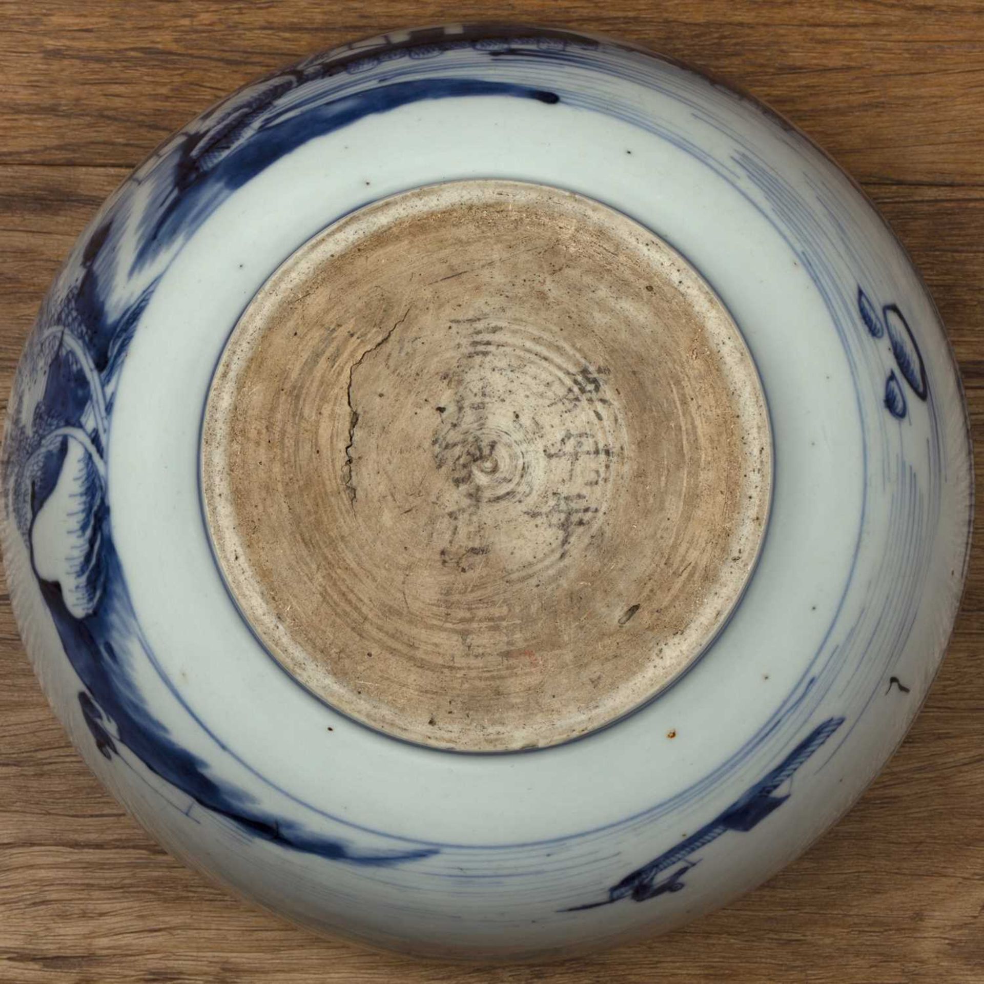 Blue and white porcelain bowl Chinese, Transitional period painted with a mountainous river scene - Bild 4 aus 4