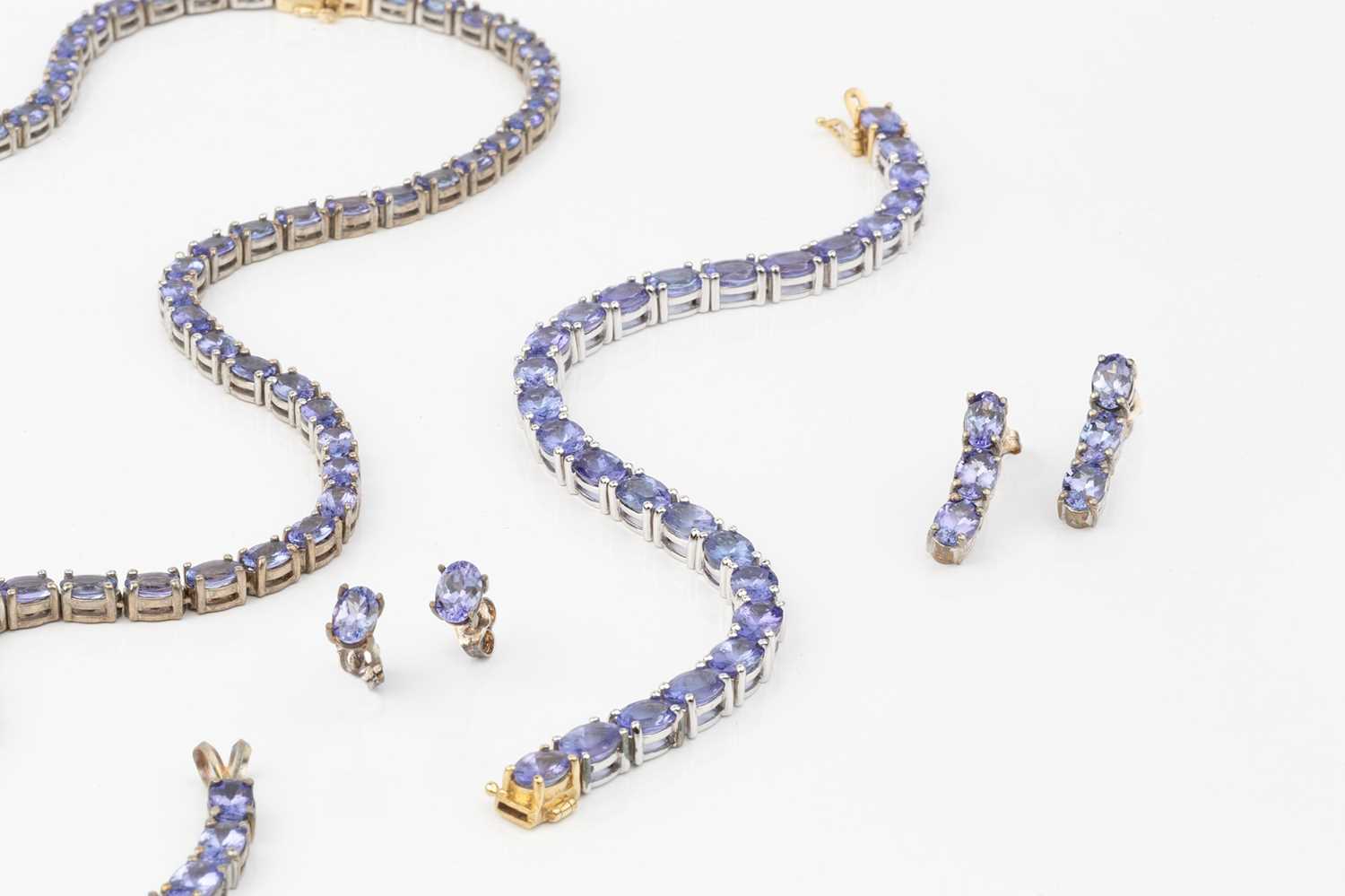 A collection of tanzanite jewellery, comprising a necklace and bracelet suite, each with a line of - Image 3 of 8