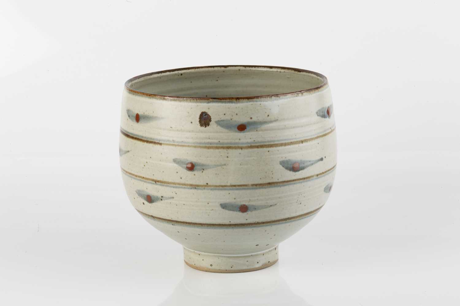 David Leach (1911-2005) at Lowerdown Pottery Footed bowl with oatmeal glaze with bands of blue and - Image 2 of 3