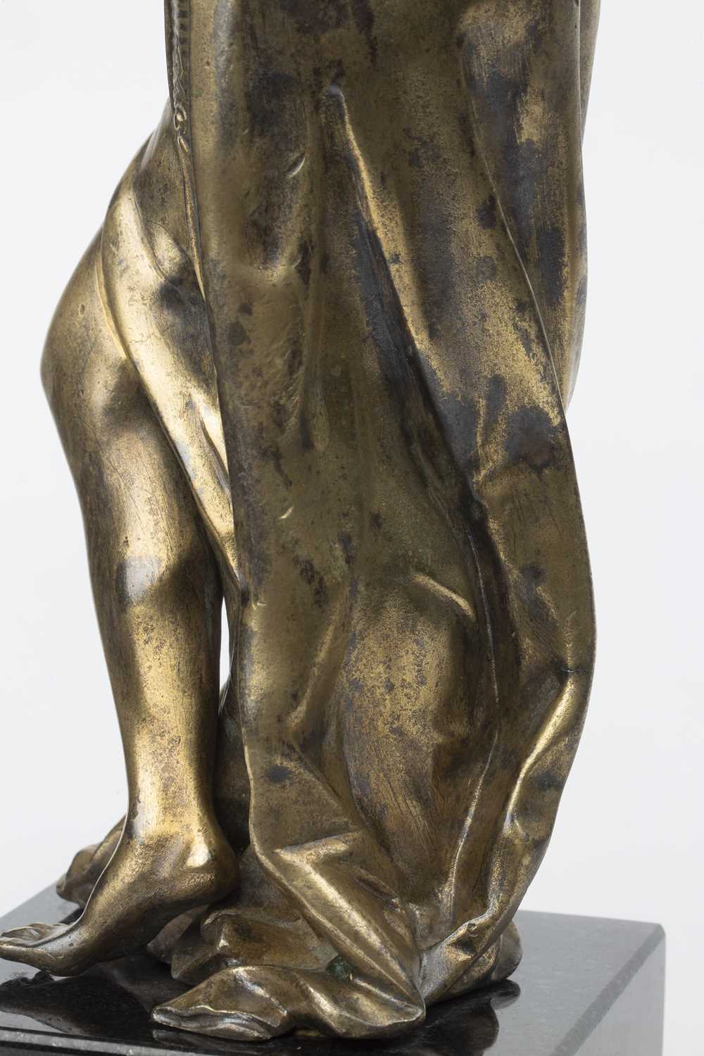 A 17th/18th century French or Italian gilded bronze figure of classical dancer 15cm wide 32cm high - Image 18 of 20