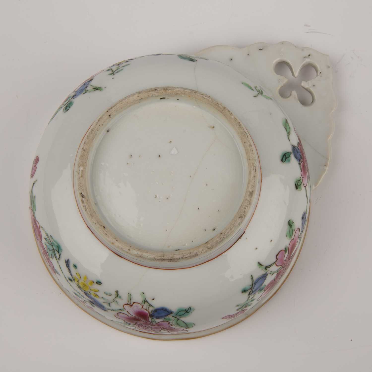 An 18th century Chinese famille rose porcelain bleeding bowl 15cm wide Hairline cracks - Bild 5 aus 5