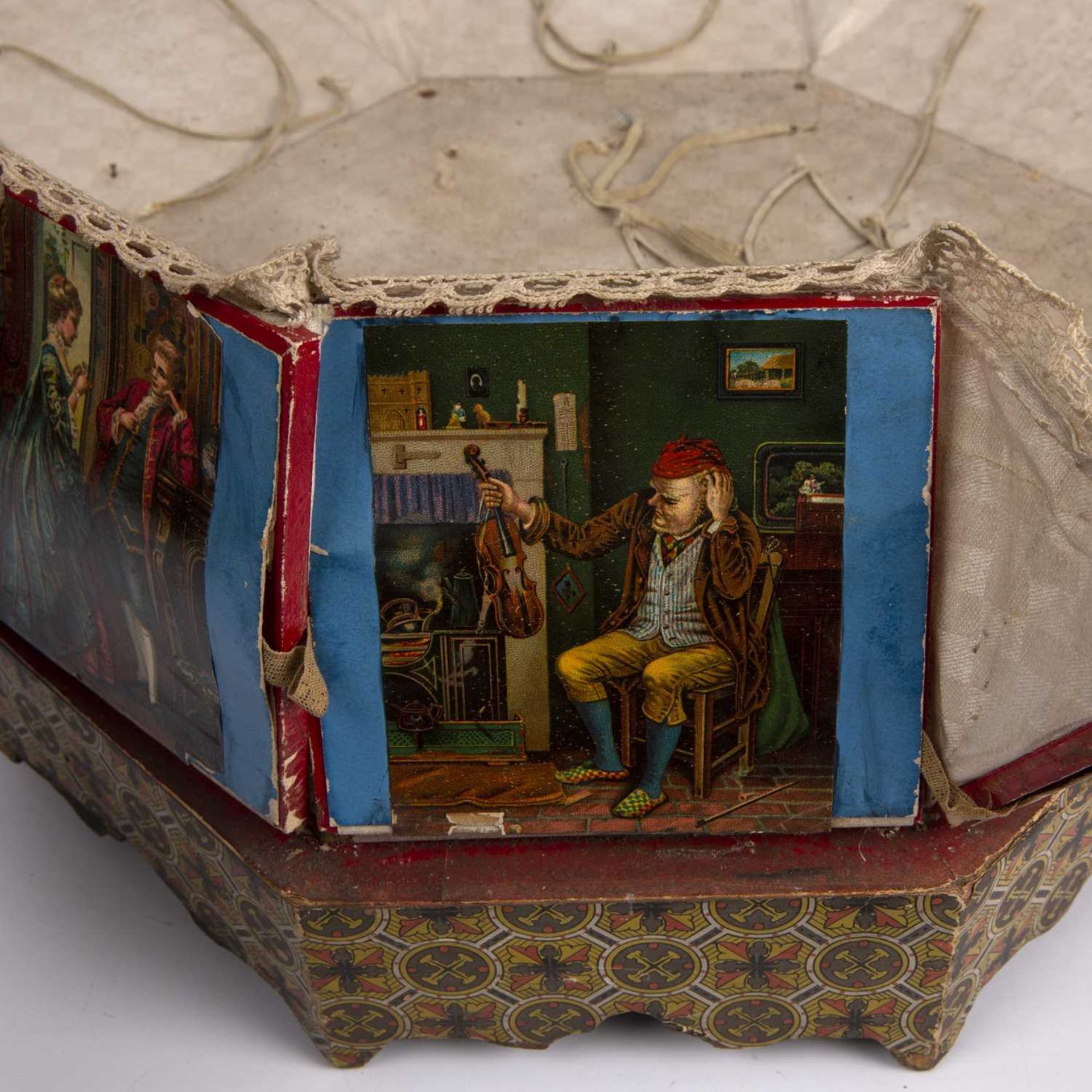 An early 20th century octagonal card box theatre together with a doll's porcelain tea set 32cm - Bild 19 aus 21