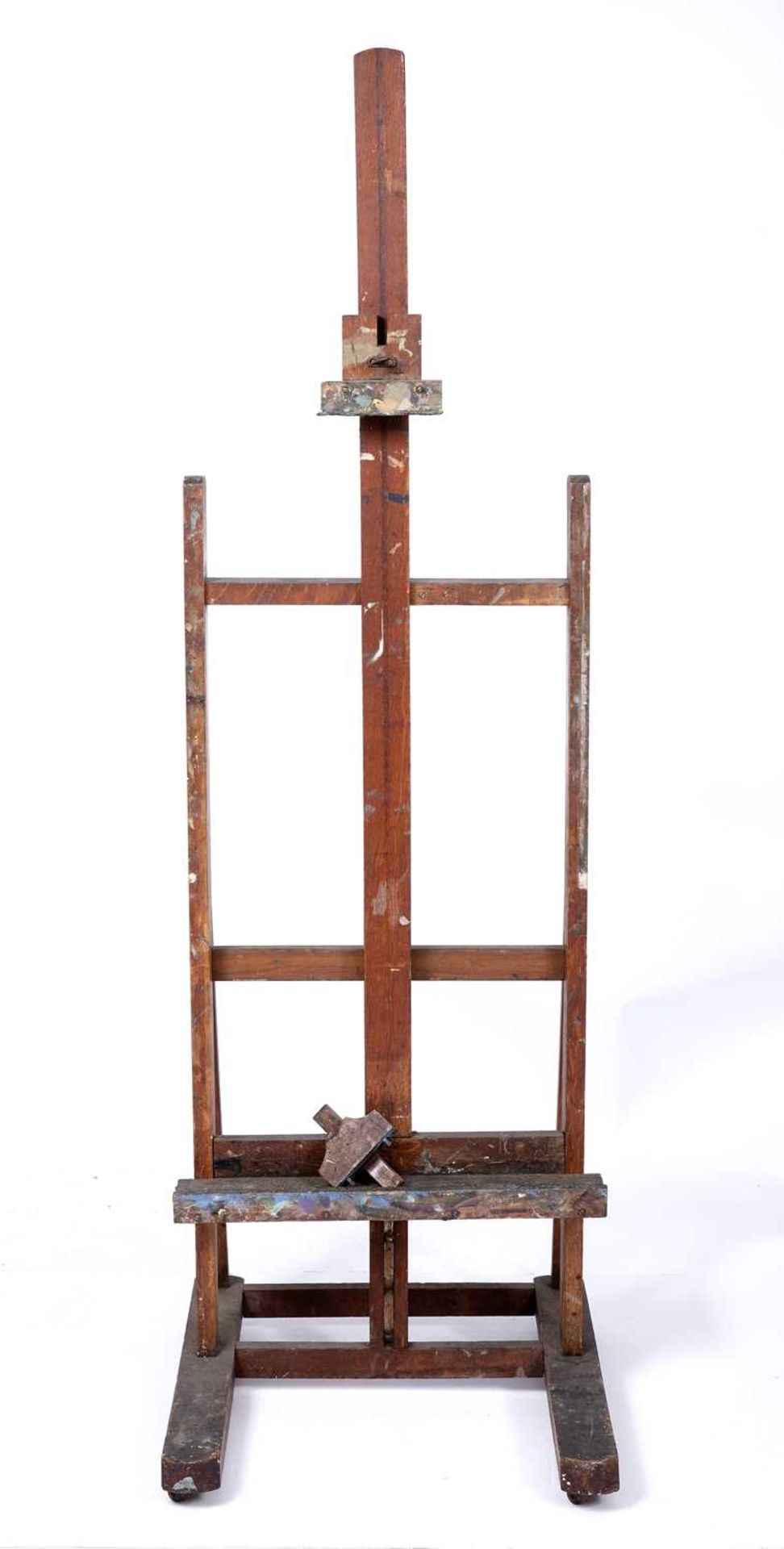 An early 20th century artists easel 58cm wide x 60cm deep x 185cm high Qty: 1 At present, there is