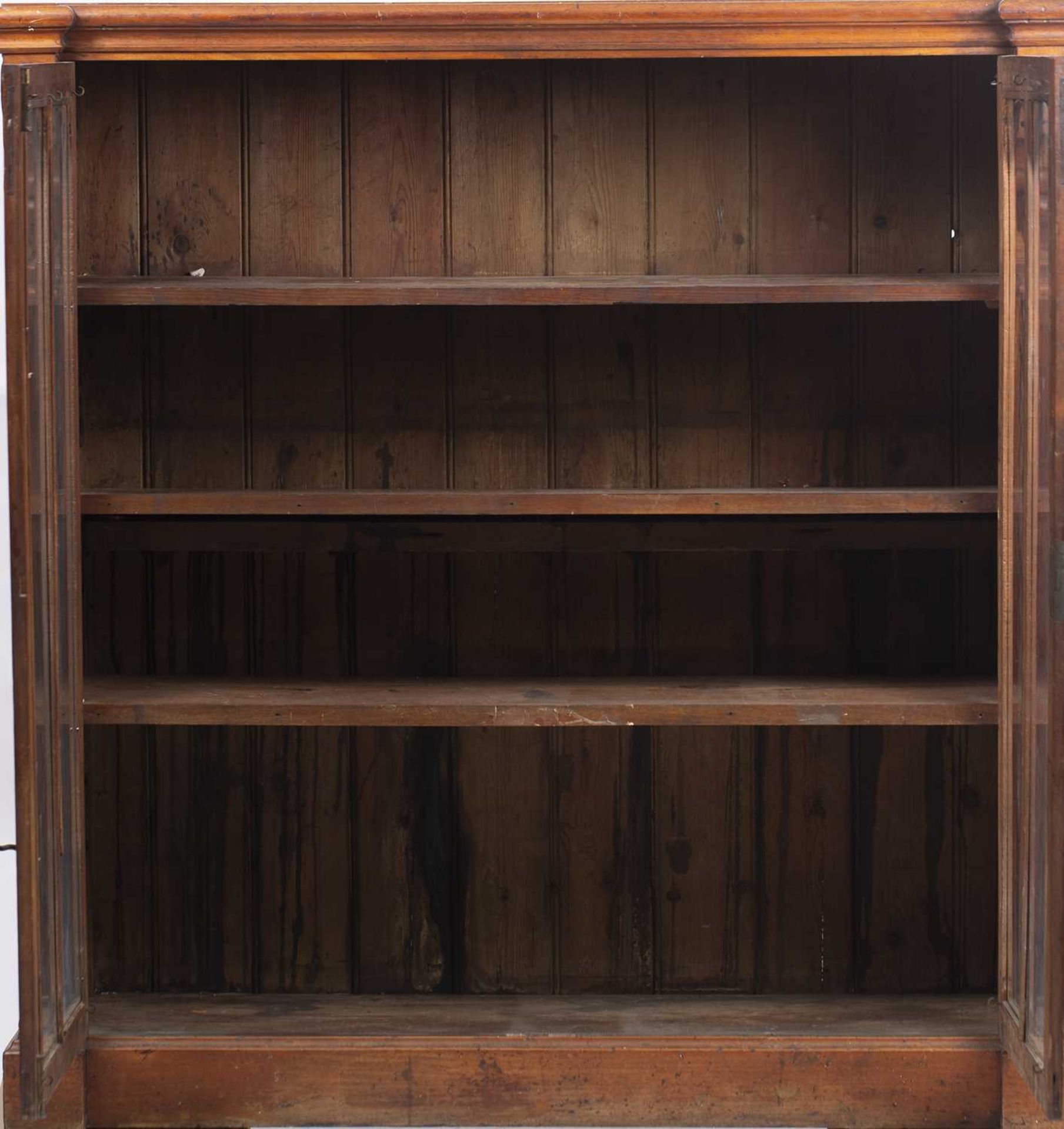 A Victorian mahogany bookcase with twin glazed doors and a plinth base 117cm wide x 38cm deep x - Bild 2 aus 5
