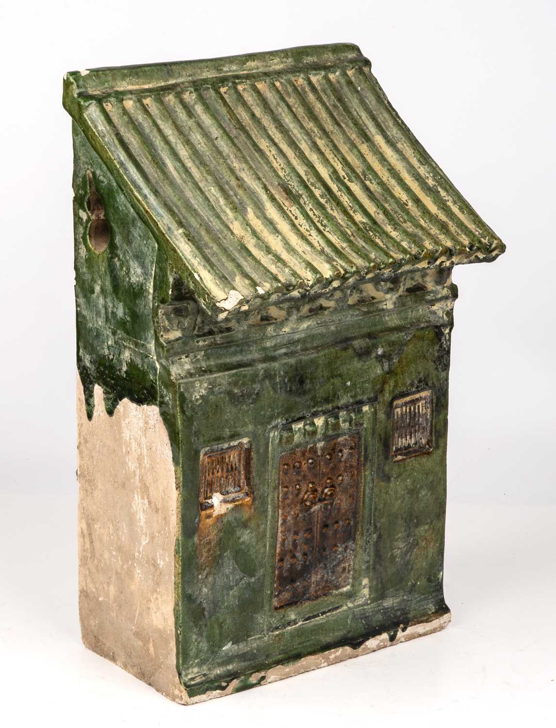 A Chinese Han style green glazed model of a funerary house 21cm high. Previously from the collection - Bild 2 aus 5