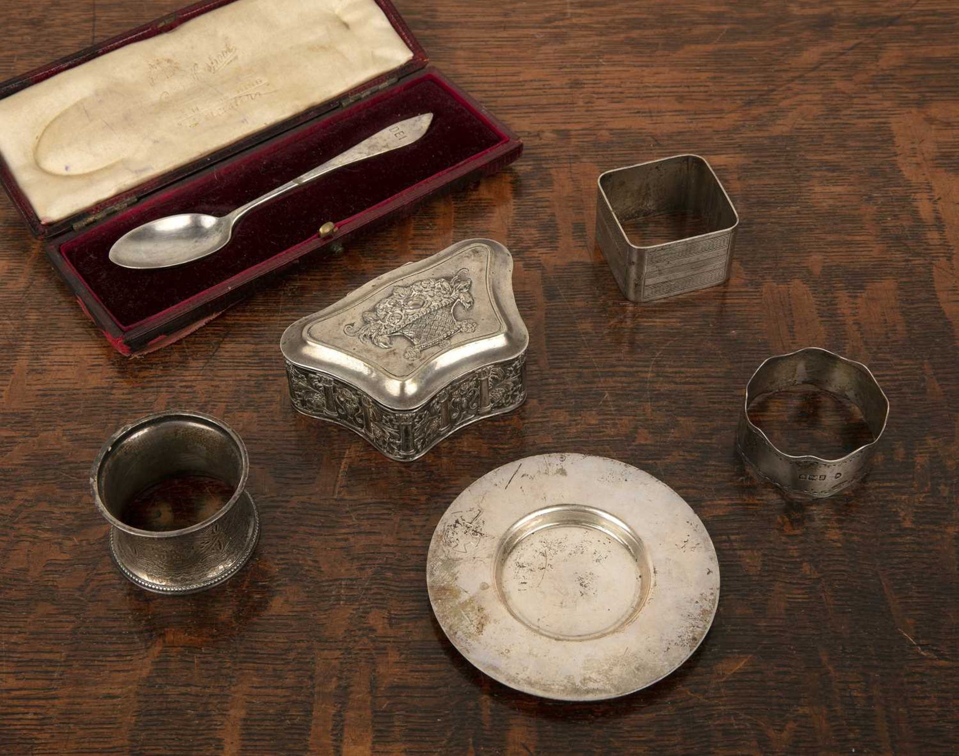 Collection of silver comprising of: three silver napkin rings, 81g approx overall, cased silver