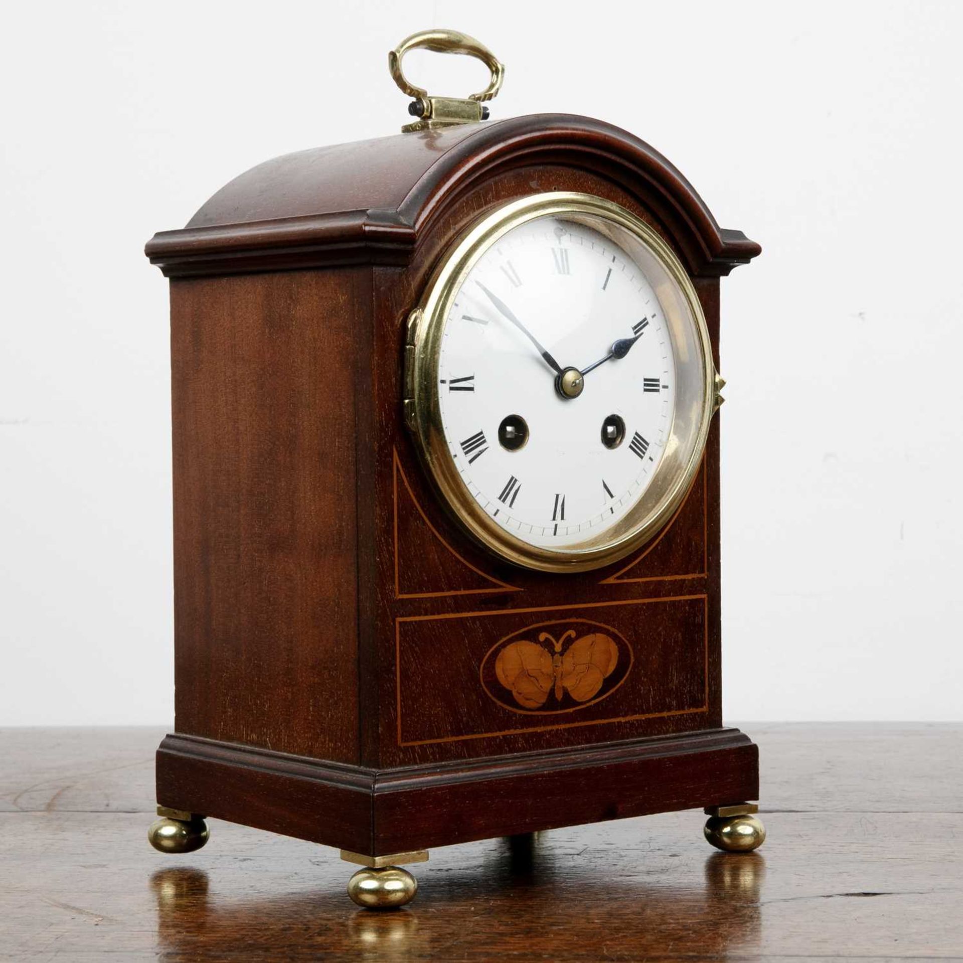 Mahogany and inlaid mantel clock Edwardian, with a striking movement, 25cm high Provenance: The - Bild 2 aus 4