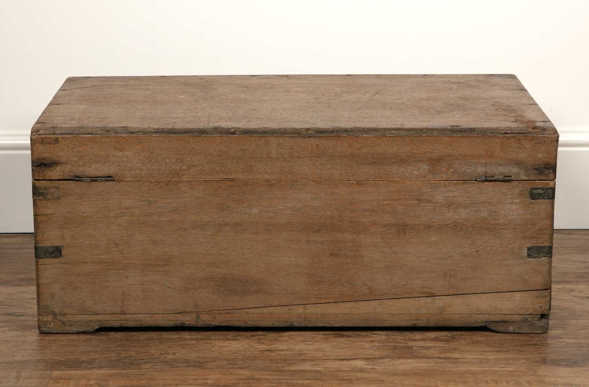 Small campaign teak trunk 19th Century, with brass handle and mounts, 70cm wide, 34cm deep, 29.5cm - Image 6 of 6