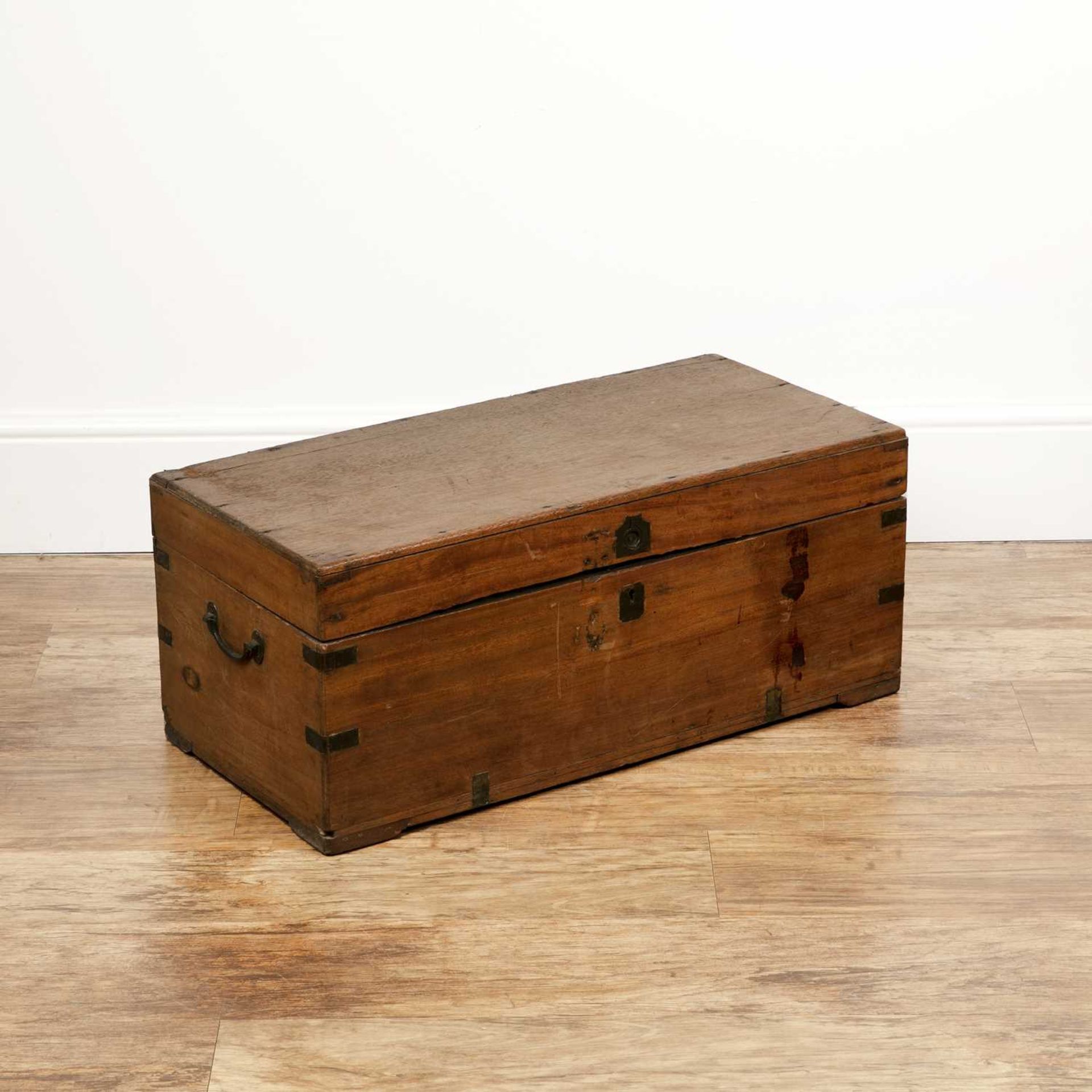 Small campaign teak trunk 19th Century, with brass handle and mounts, 70cm wide, 34cm deep, 29.5cm