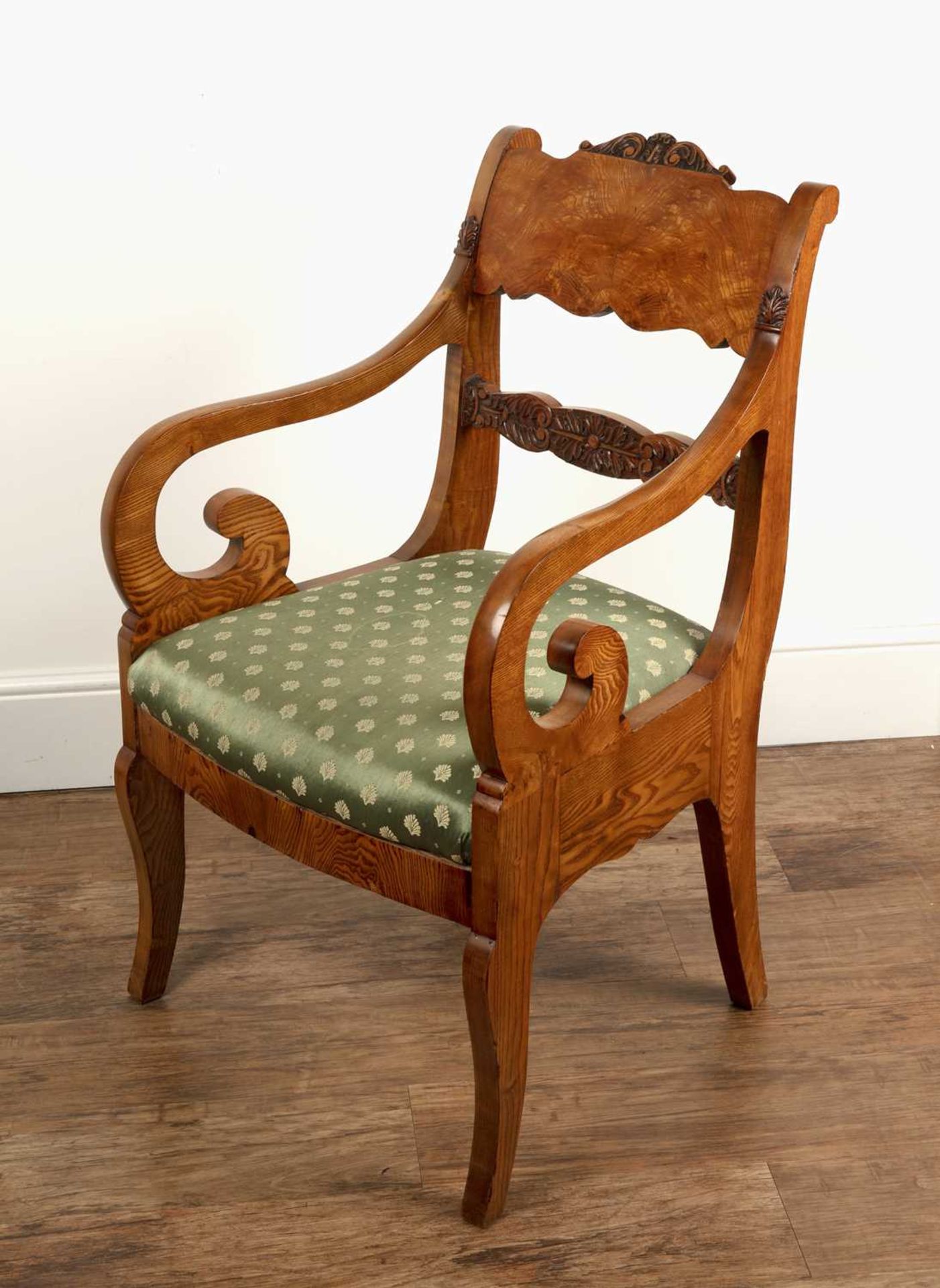 Maple and ash armchair Russian, 19th Century, with a green upholstered seat, 58cm wide x 100cm - Bild 4 aus 4