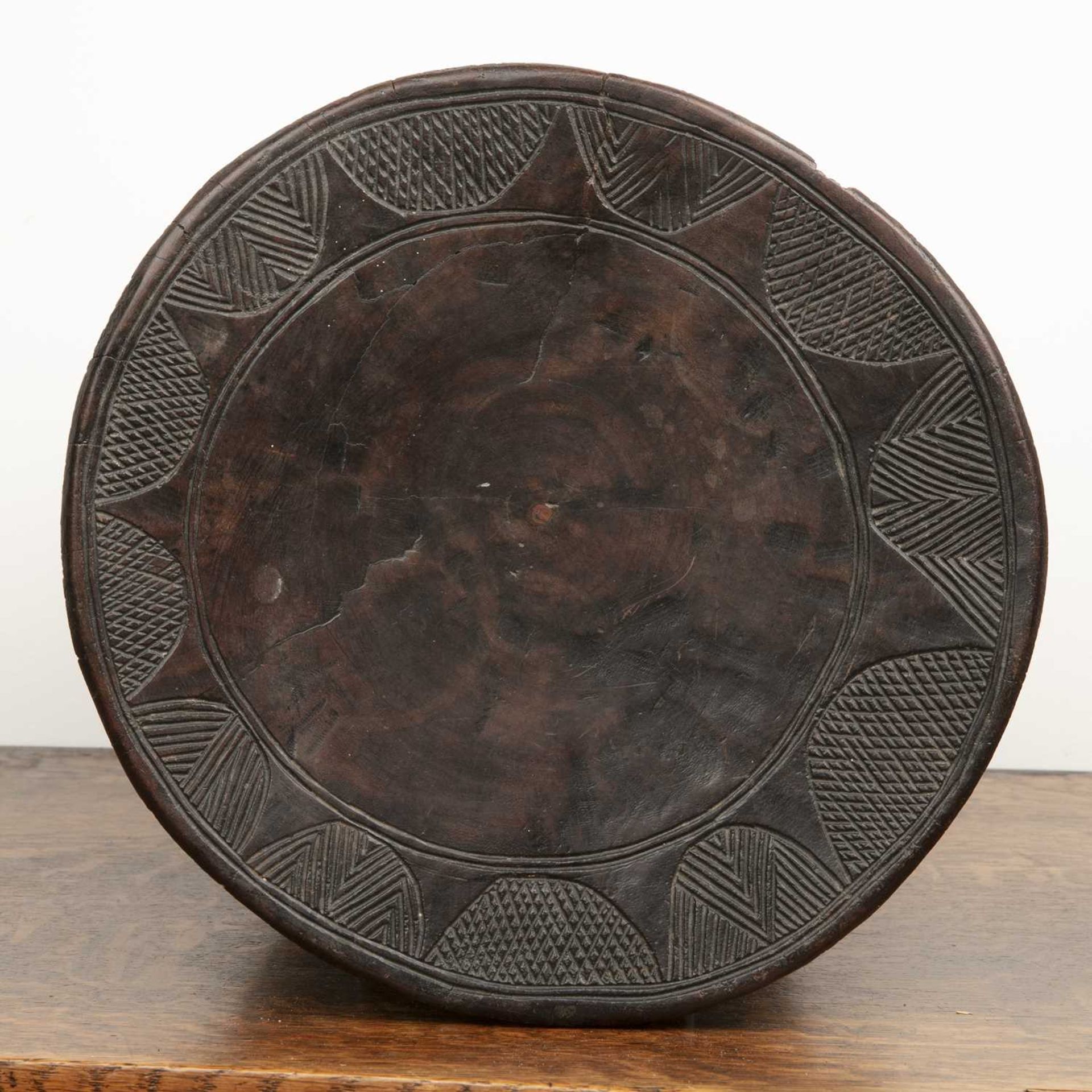 Tribal carved stool African, with incised markings, 35cm high x 28cm diameter Provenance: The - Bild 4 aus 4