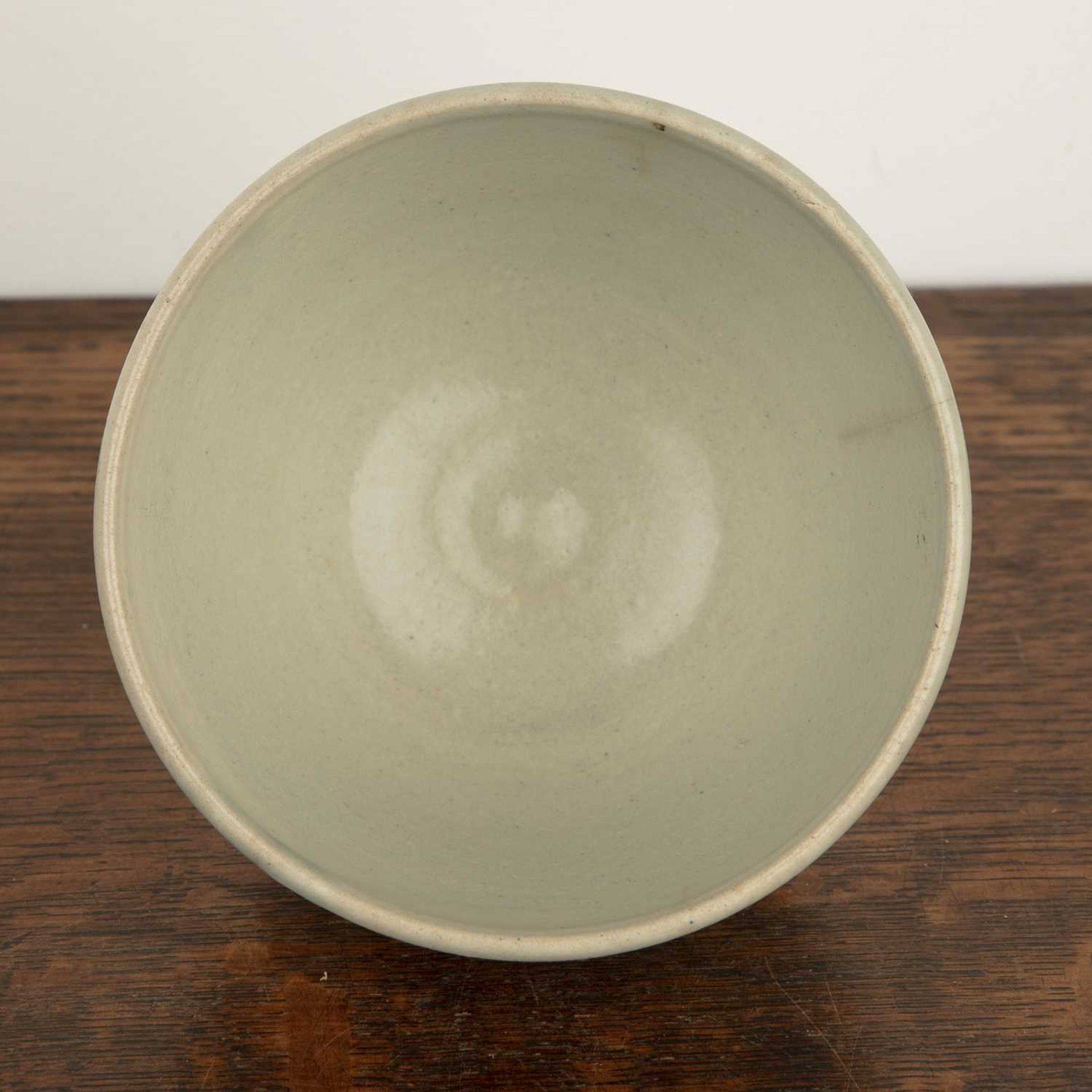 Rodney Lawrence at Piltdown Chapel studio pottery bowl, with incised decoration, seal marks to the - Image 3 of 5