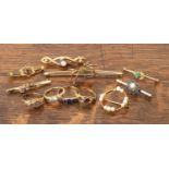 Collection of jewellery comprising of: a 9ct gold ring with stones missing, 1g approx overall,