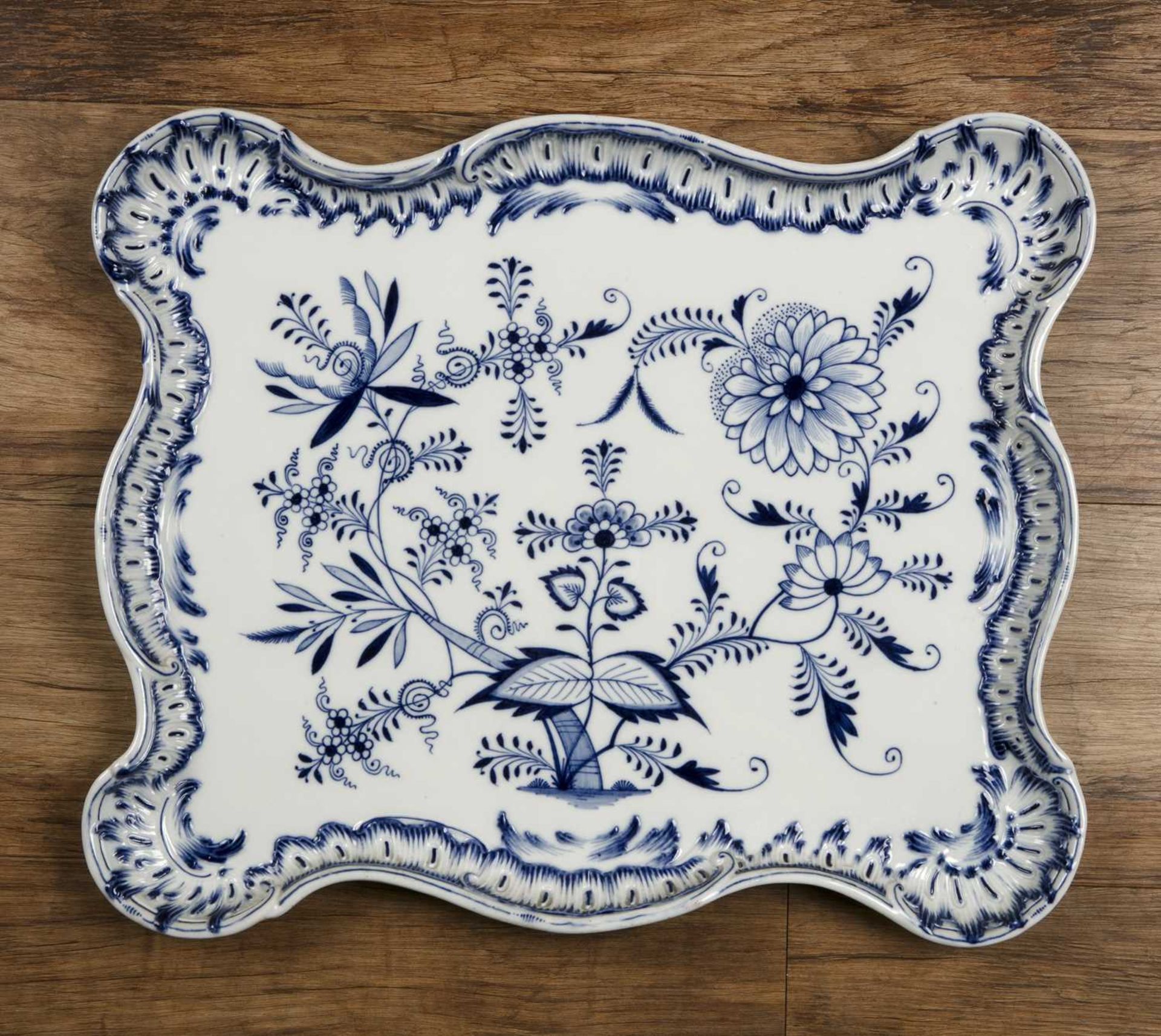 Meissen porcelain tray 19th Century, with shaped edges, decorated with flowers and leaves, crossed