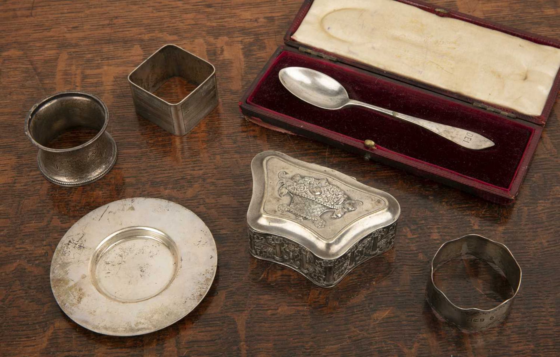 Collection of silver comprising of: three silver napkin rings, 81g approx overall, cased silver - Image 2 of 7