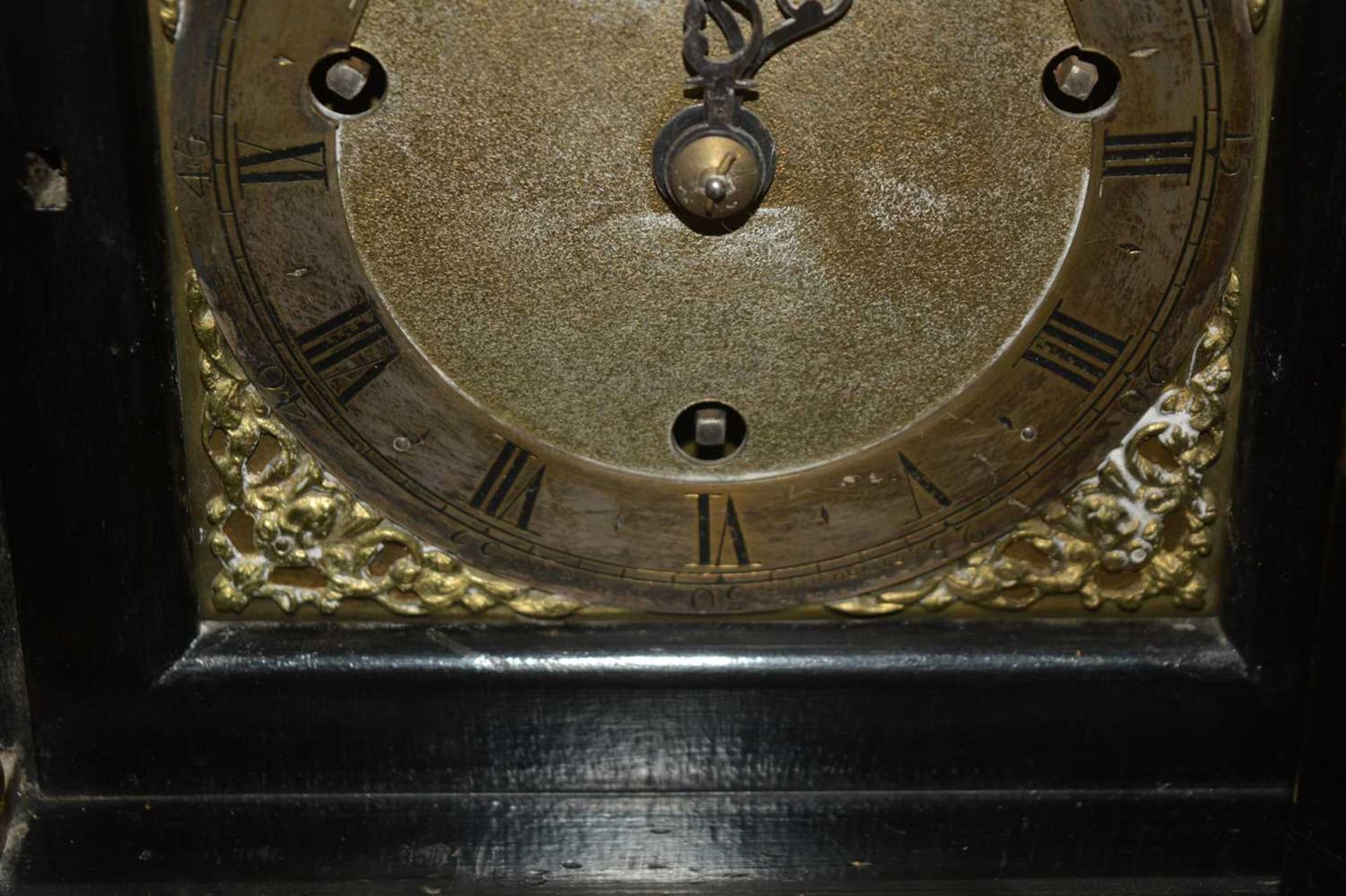 Early 20th Century black japanned grandmother clock the break arch brass dial with roman chapter - Image 21 of 35