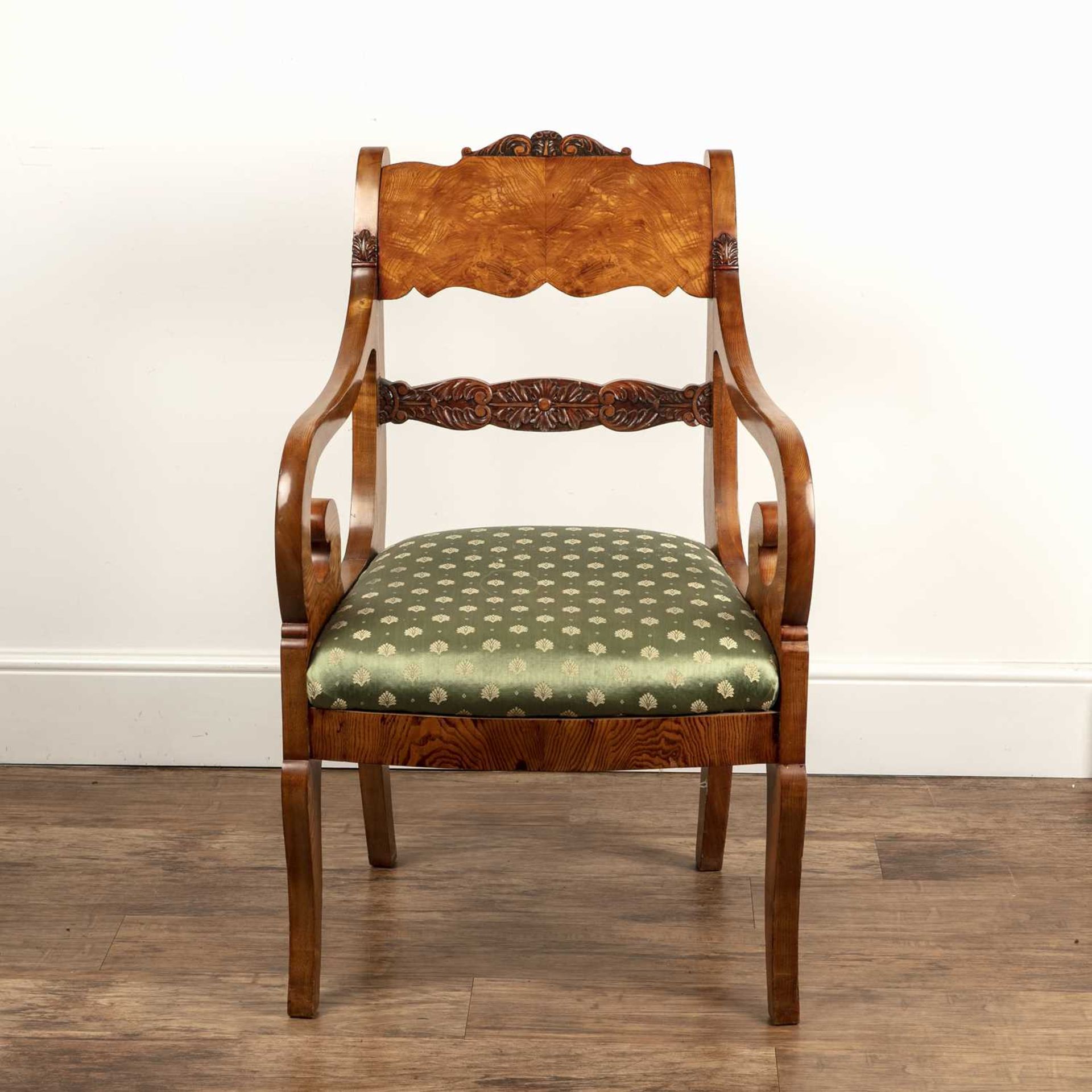 Maple and ash armchair Russian, 19th Century, with a green upholstered seat, 58cm wide x 100cm - Bild 2 aus 4