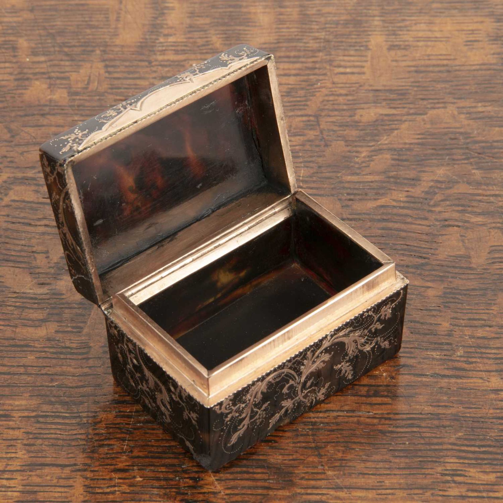 Collection of tortoiseshell items comprising of a small rectangular box, with piqué work - Image 4 of 25