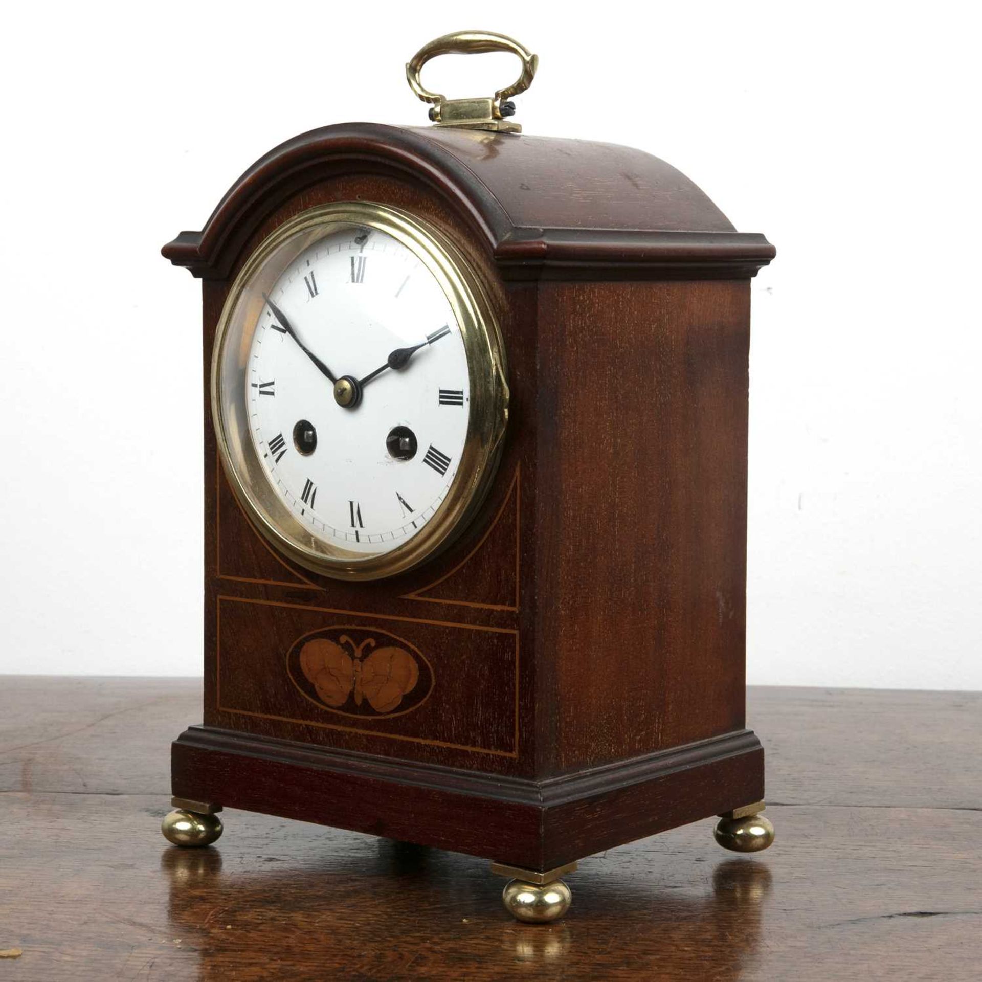Mahogany and inlaid mantel clock Edwardian, with a striking movement, 25cm high Provenance: The - Bild 3 aus 4