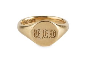 An 18ct gold signet ring, hallmarked for Birmingham 1918, with maker's mark D&F for Deakin &