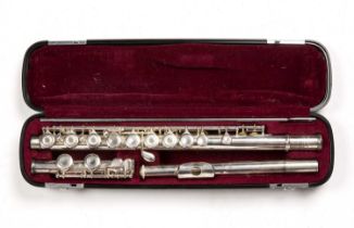 A Yamaha flute, numbered 281S II, cased