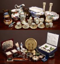 Various items of bijouterie