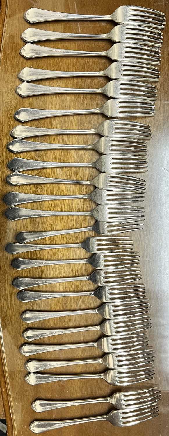 A canteen of silver plated cutlery - Image 9 of 14