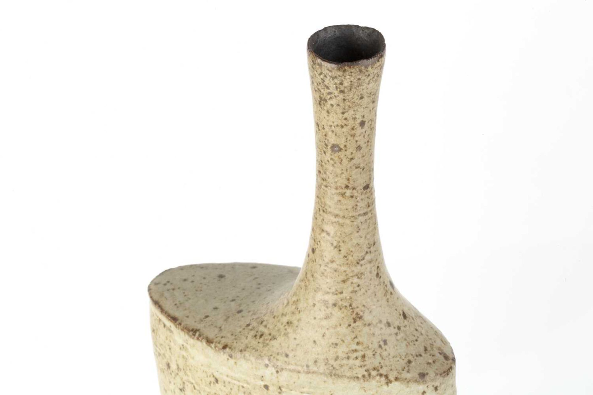 Joanna Constantinidis (1927-2000) Vessel stoneware a thin neck running from the shoulders, oatmeal - Image 3 of 8