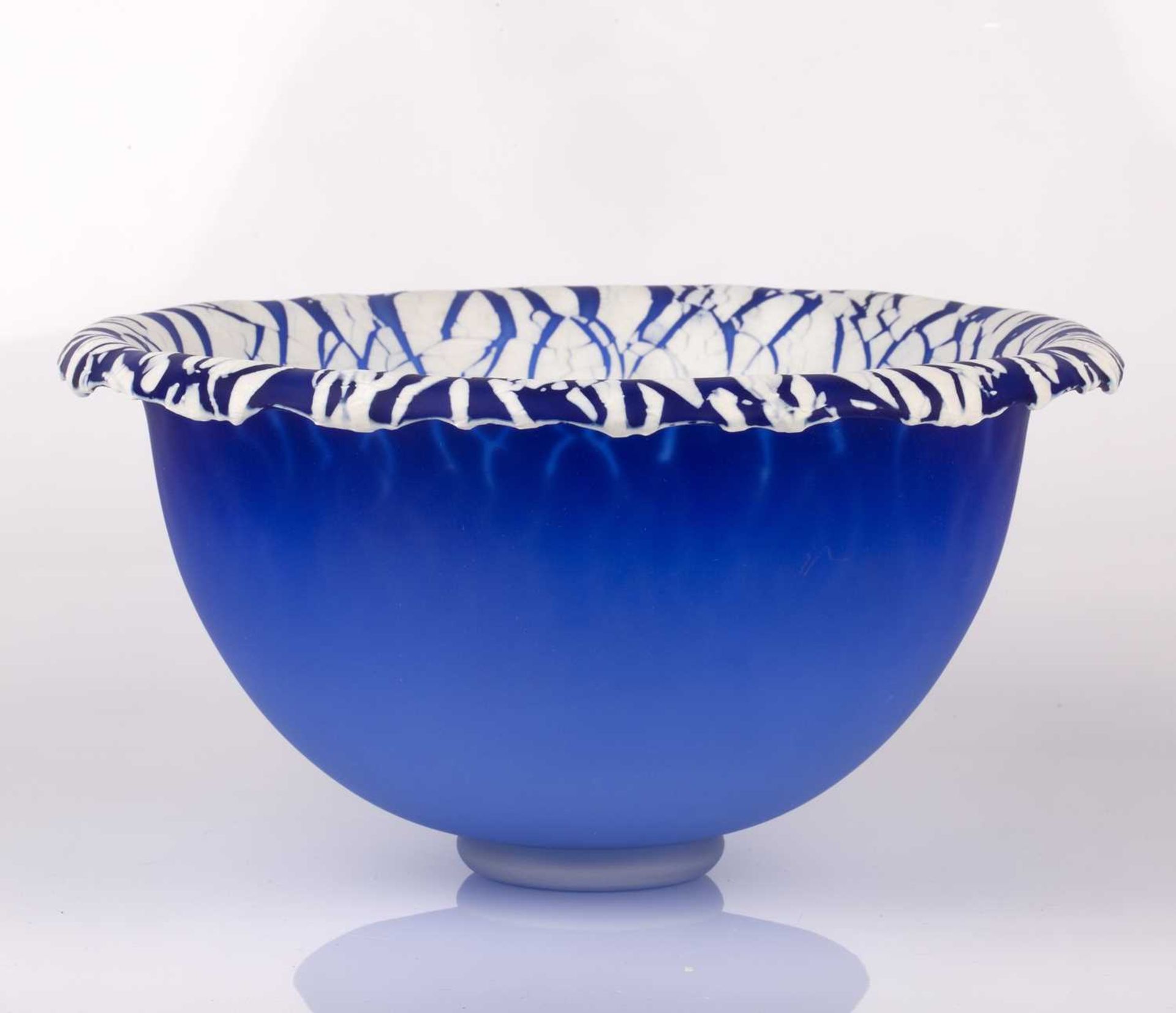 Malcolm Sutcliffe (b.1954) Bowl glass, etched with dolphins signed 14cm high, 25cm diameter. - Image 4 of 4