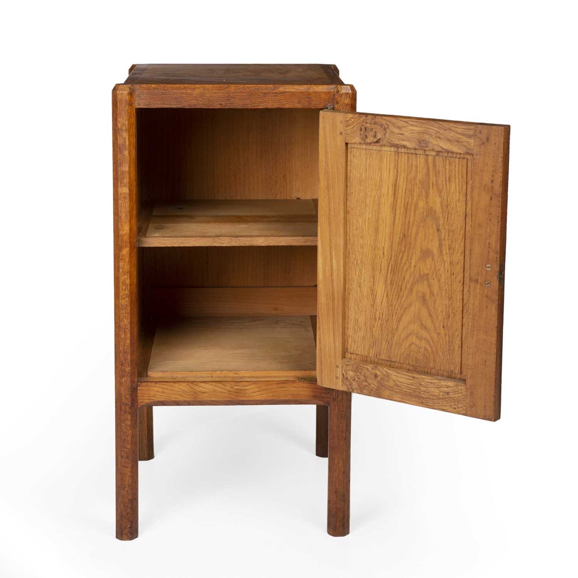 Gordon Russell (1892-1980) Small cupboard/bedside cabinet oak, with a cupboard door enclosing two - Image 4 of 7